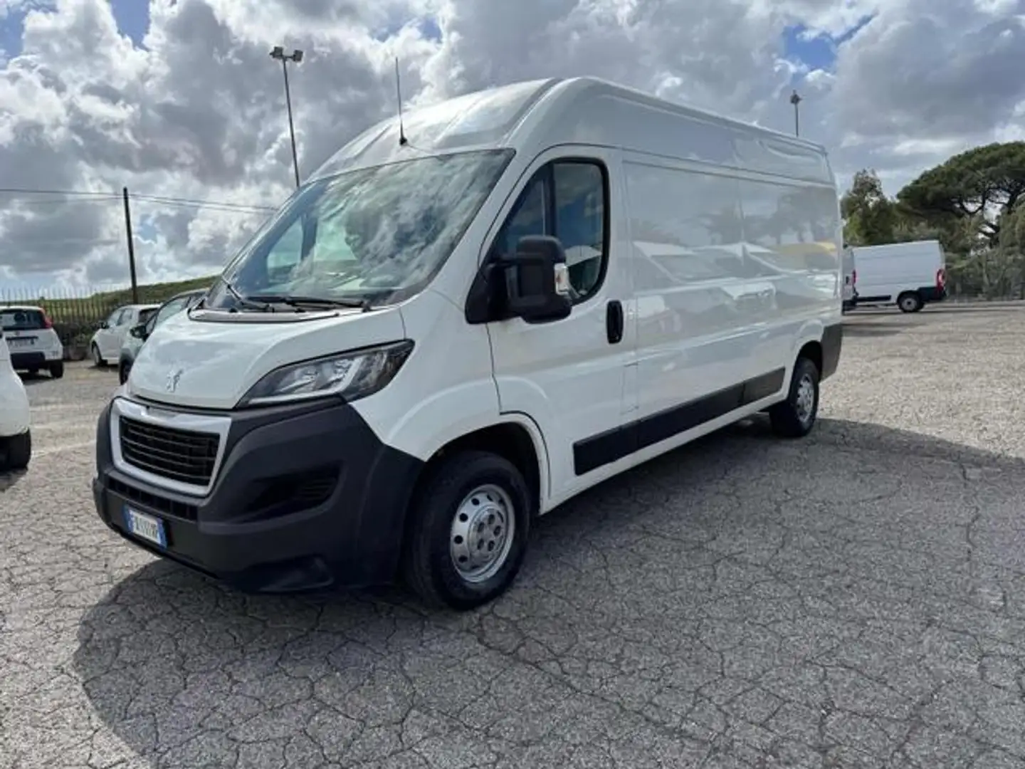 Peugeot Boxer 335 2.0 BlueHDi 130CV L3 H2 bijela - 1