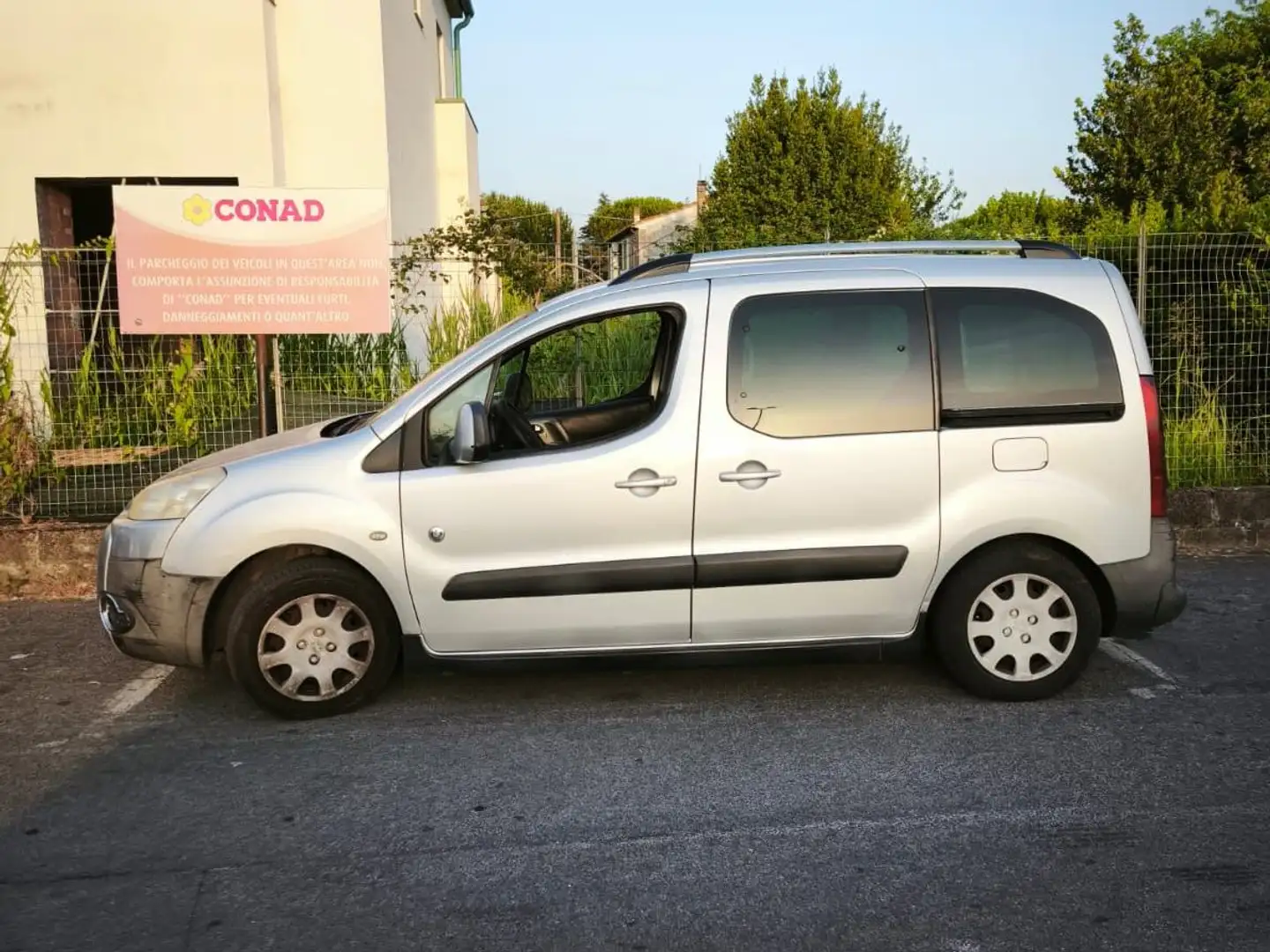 Peugeot Partner Partner 2' serie Tepee 1.6 110CV Outdoor Grigio - 2