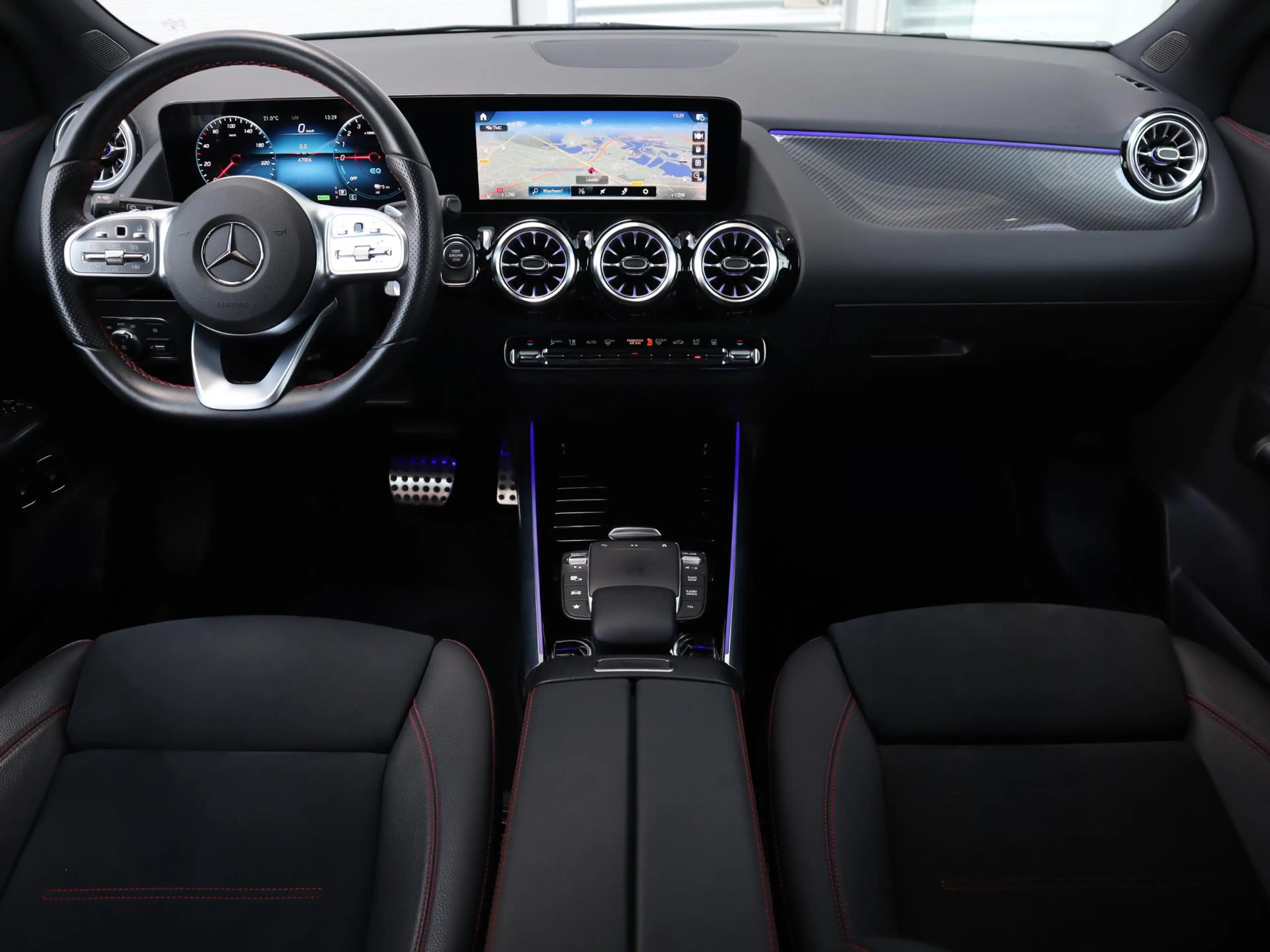 Mercedes-Benz GLA 250 e AMG Line — photo 12