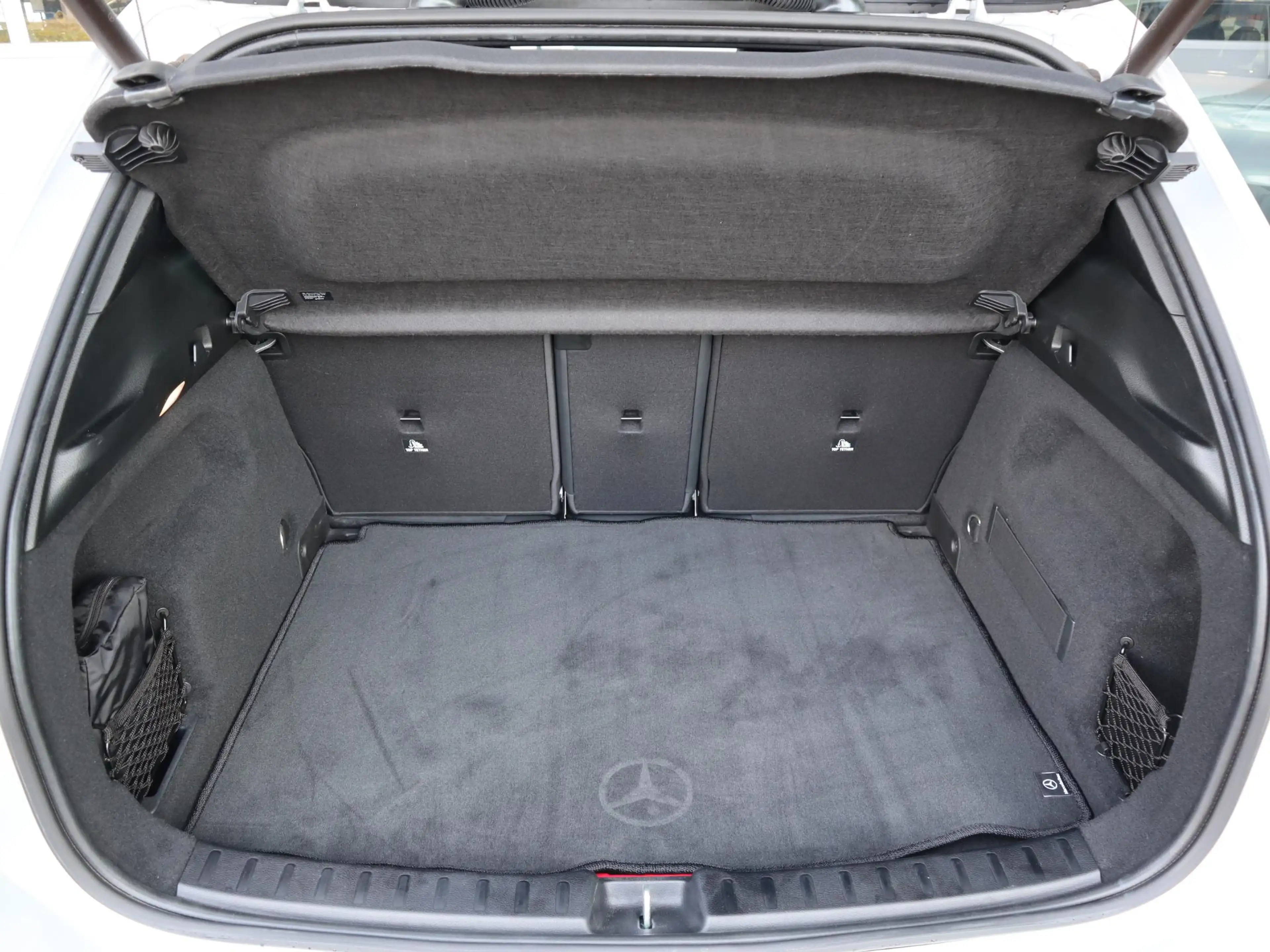 Mercedes-Benz GLA 250 e AMG Line — photo 7