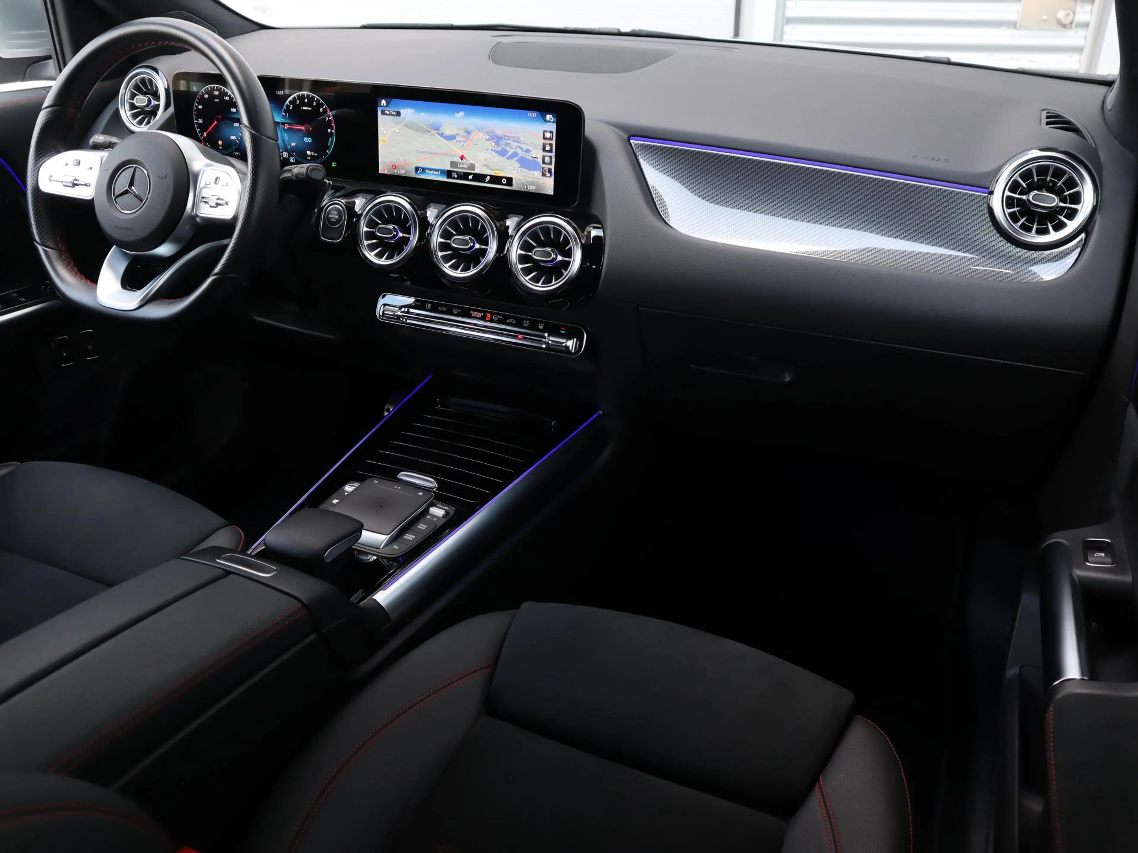 Mercedes-Benz GLA 250 e AMG Line — photo 3