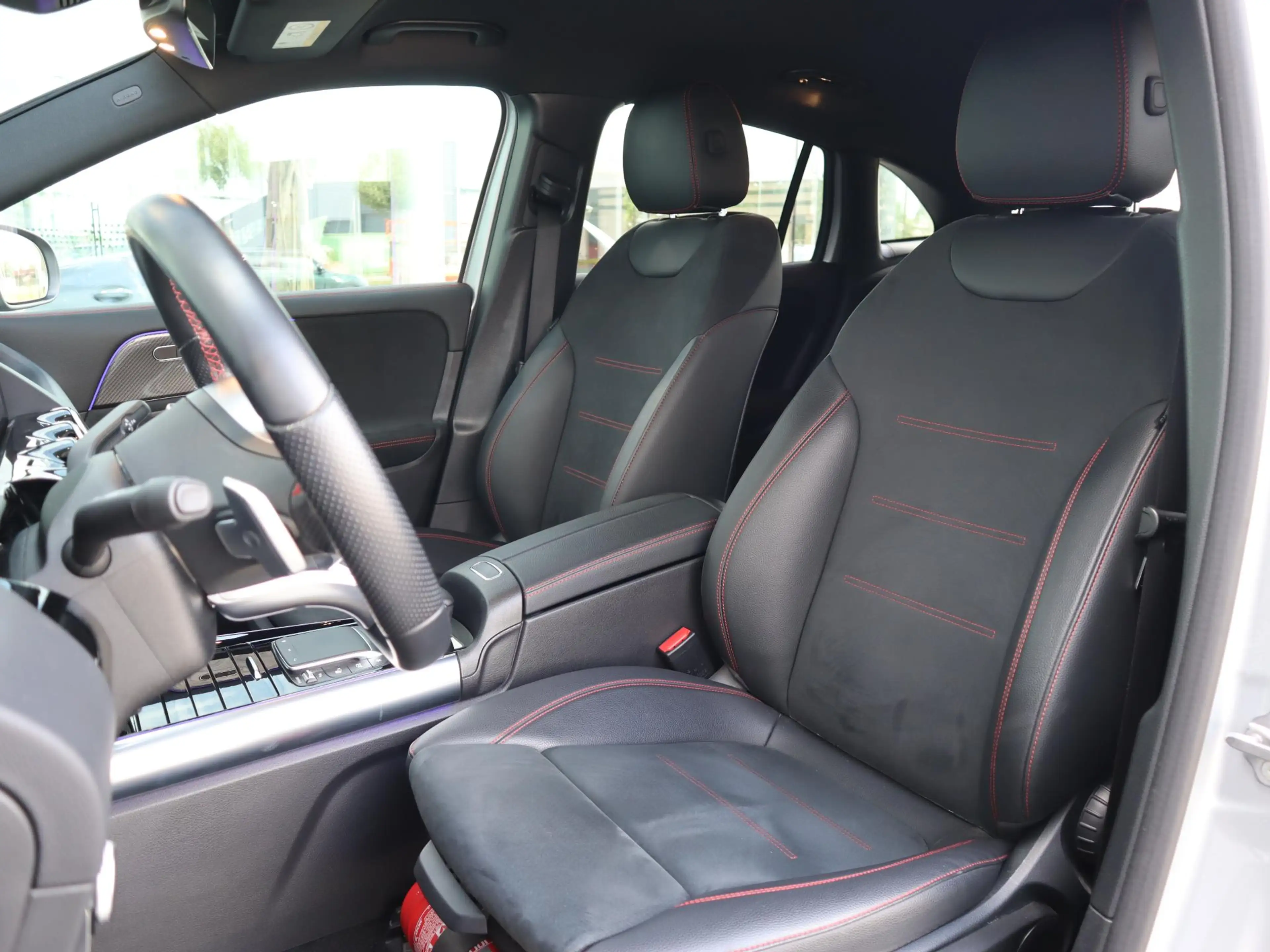 Mercedes-Benz GLA 250 e AMG Line — photo 11