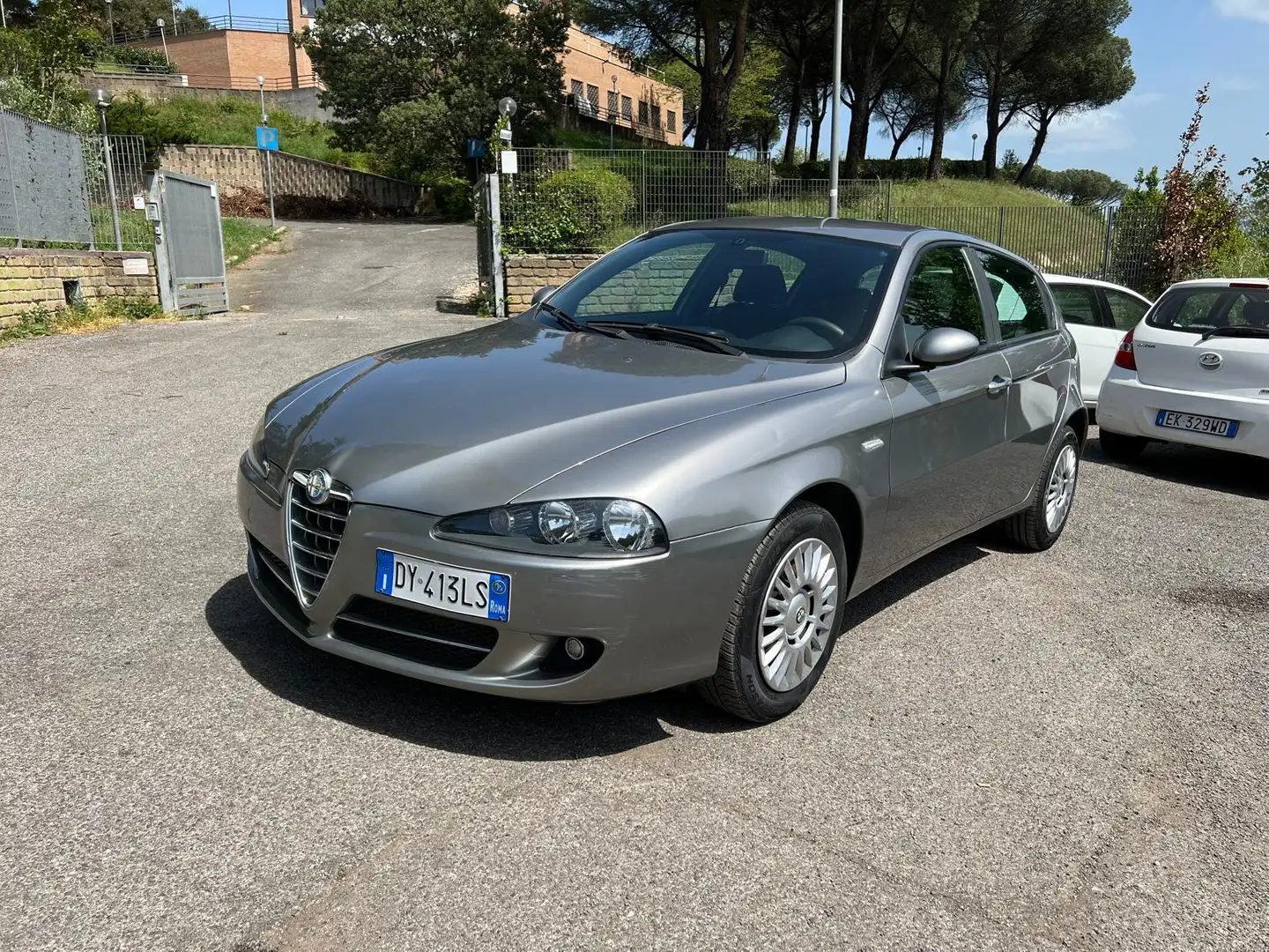 Alfa Romeo 147 5p 1.6 ts 16v Moving 105cv distr. nuova ! 80000km! Grau - 1