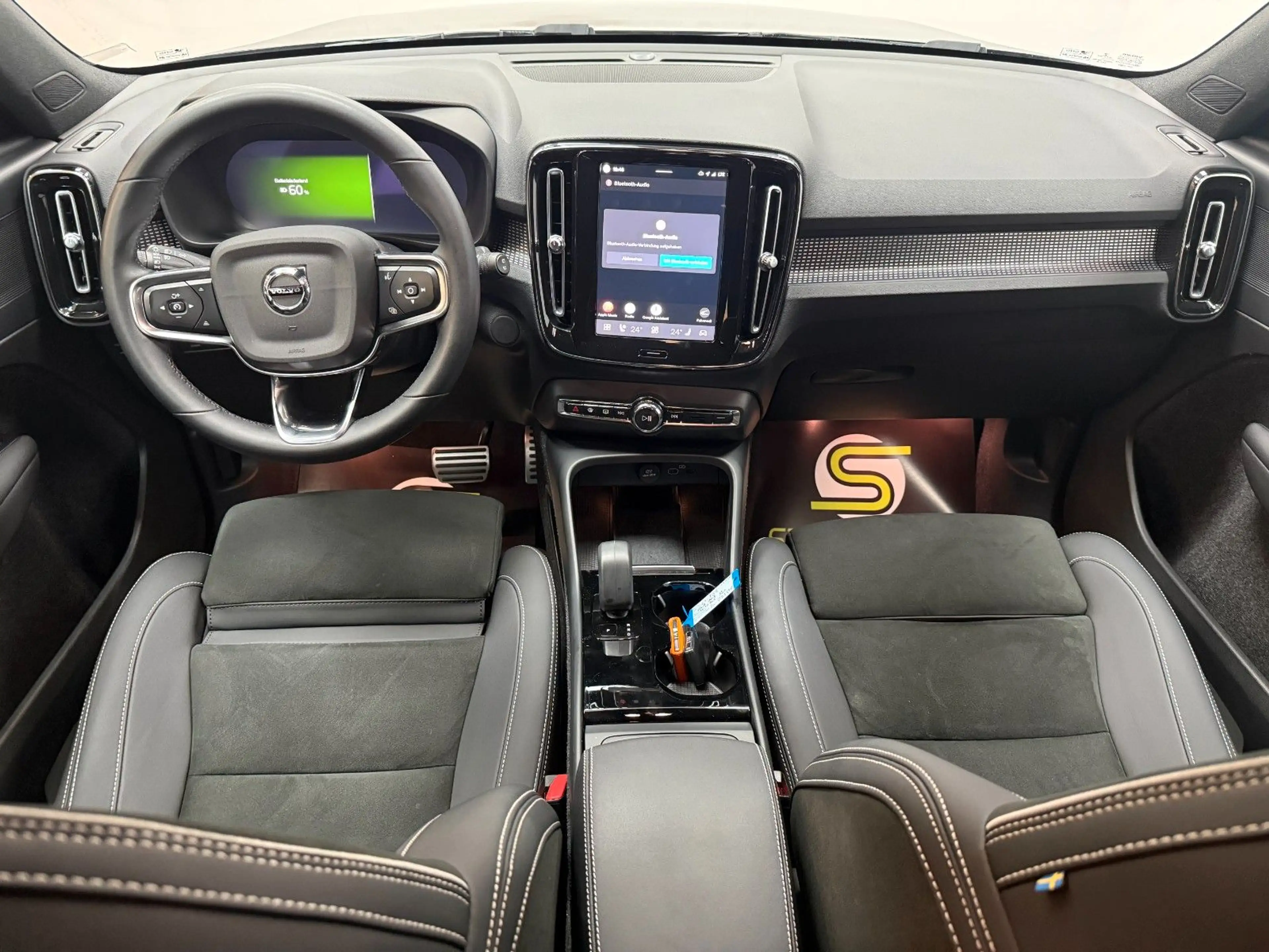 Volvo XC40 Plus Recharge 2WD — photo 15