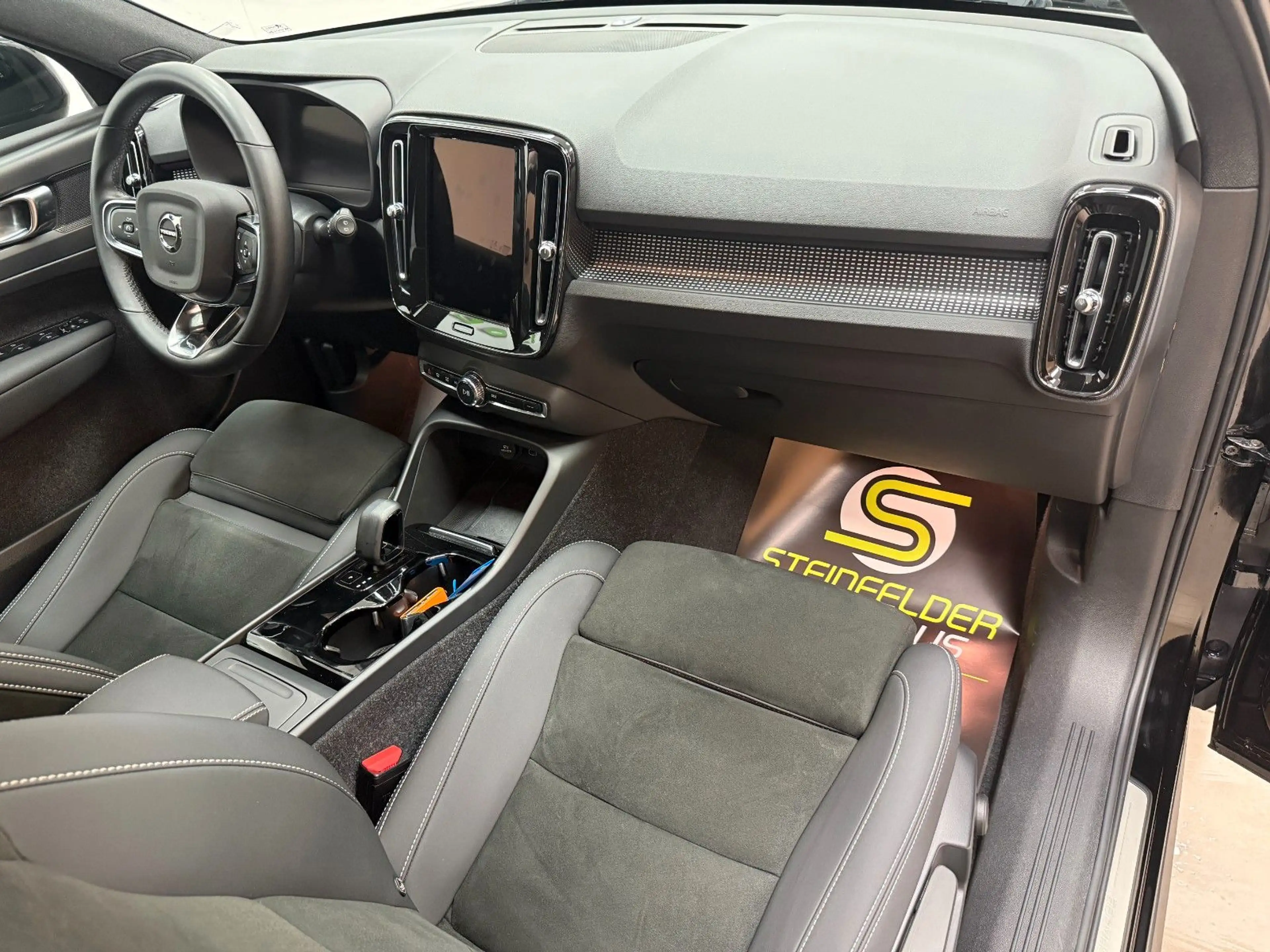 Volvo XC40 Plus Recharge 2WD — photo 10