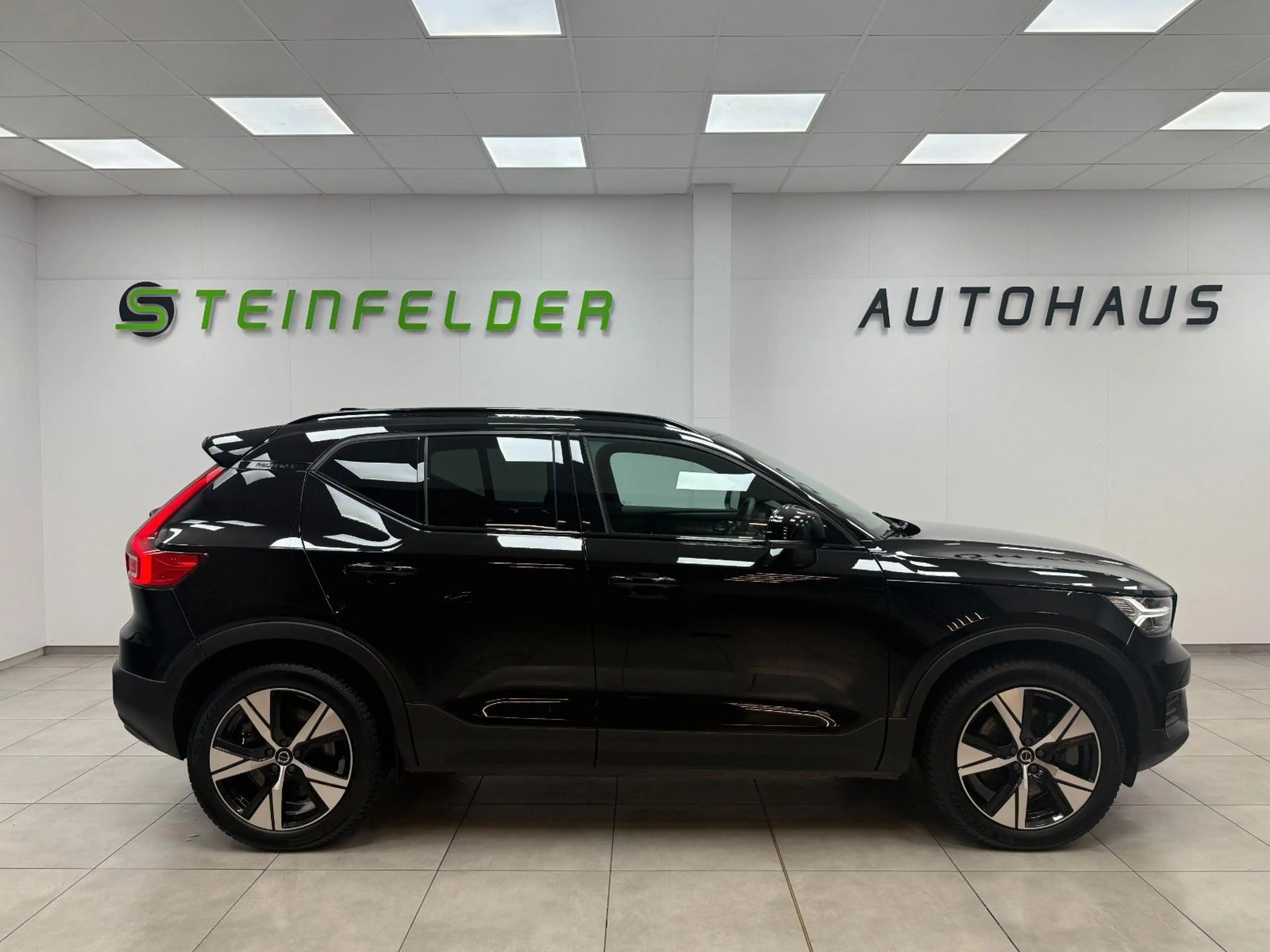 Volvo XC40 Plus Recharge 2WD — photo 4