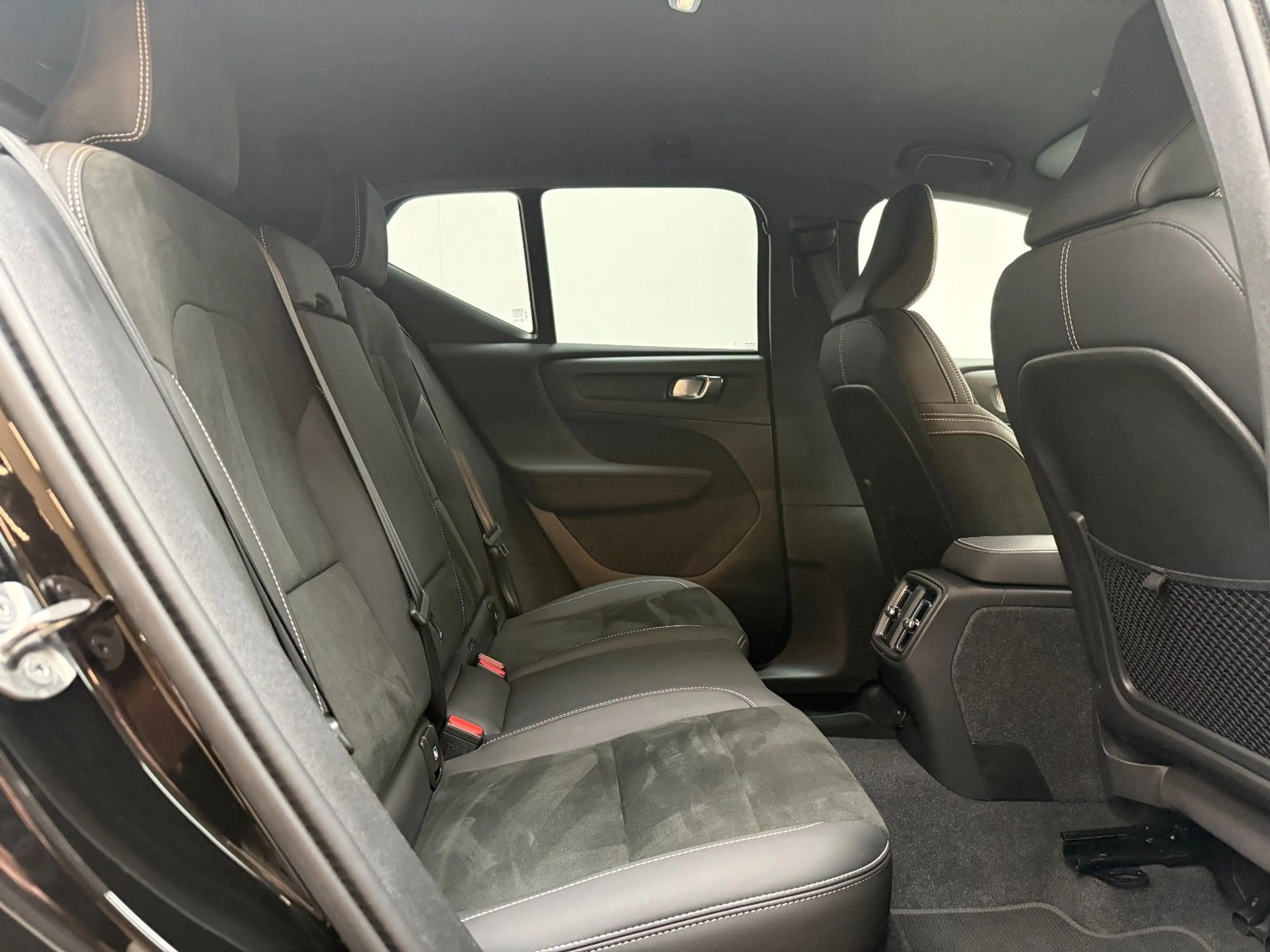 Volvo XC40 Plus Recharge 2WD — photo 14