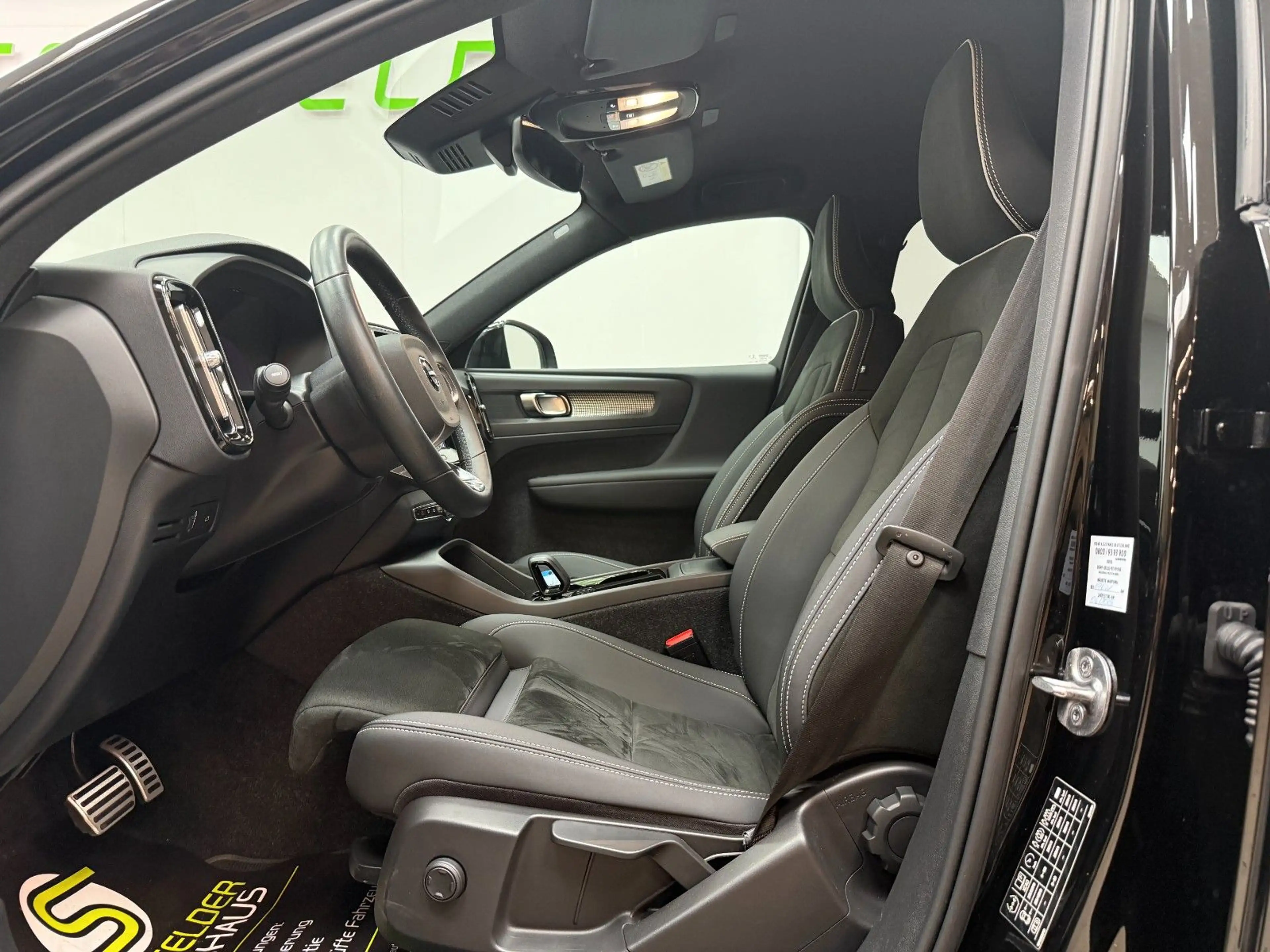 Volvo XC40 Plus Recharge 2WD — photo 11