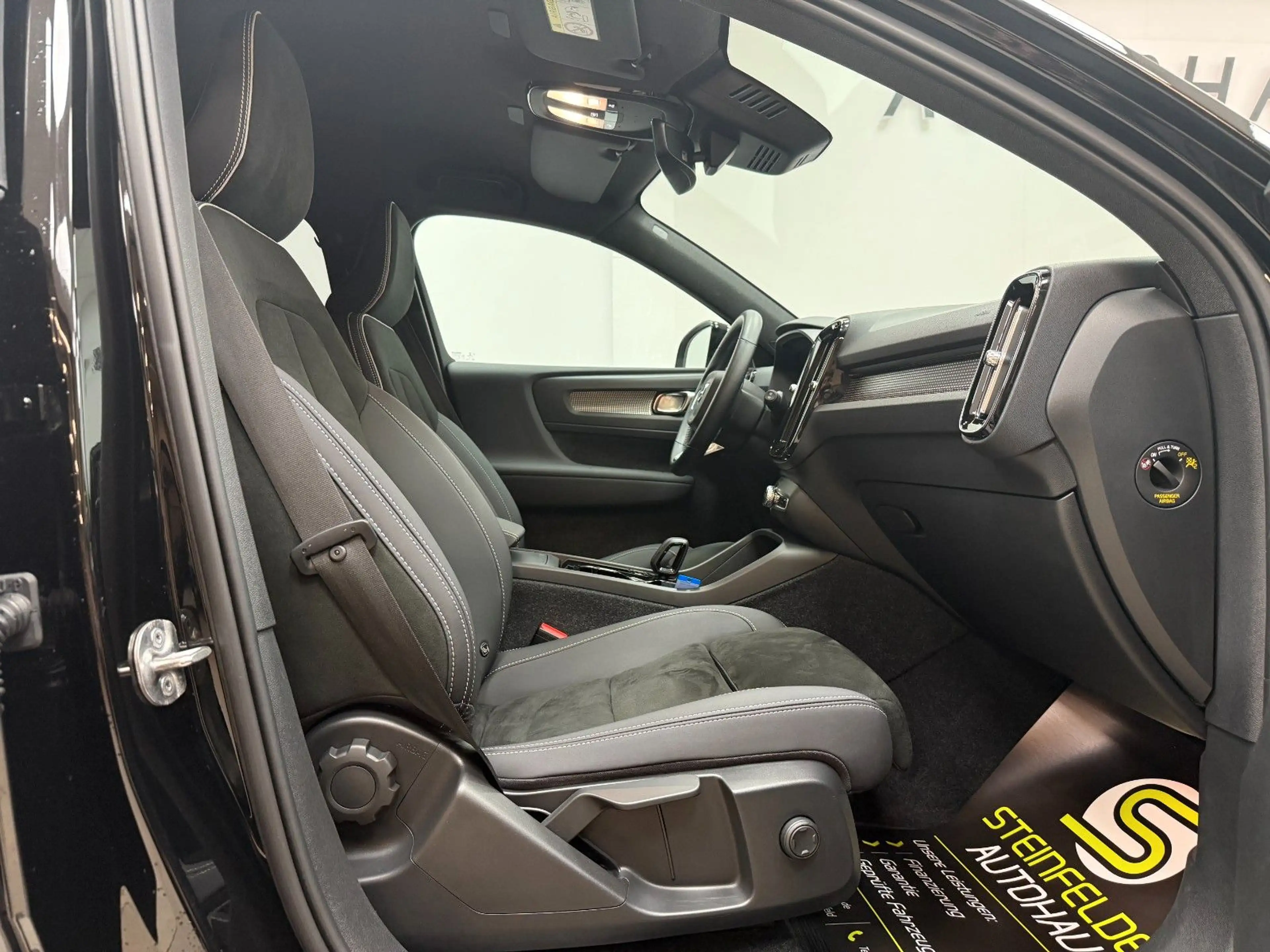 Volvo XC40 Plus Recharge 2WD — photo 12