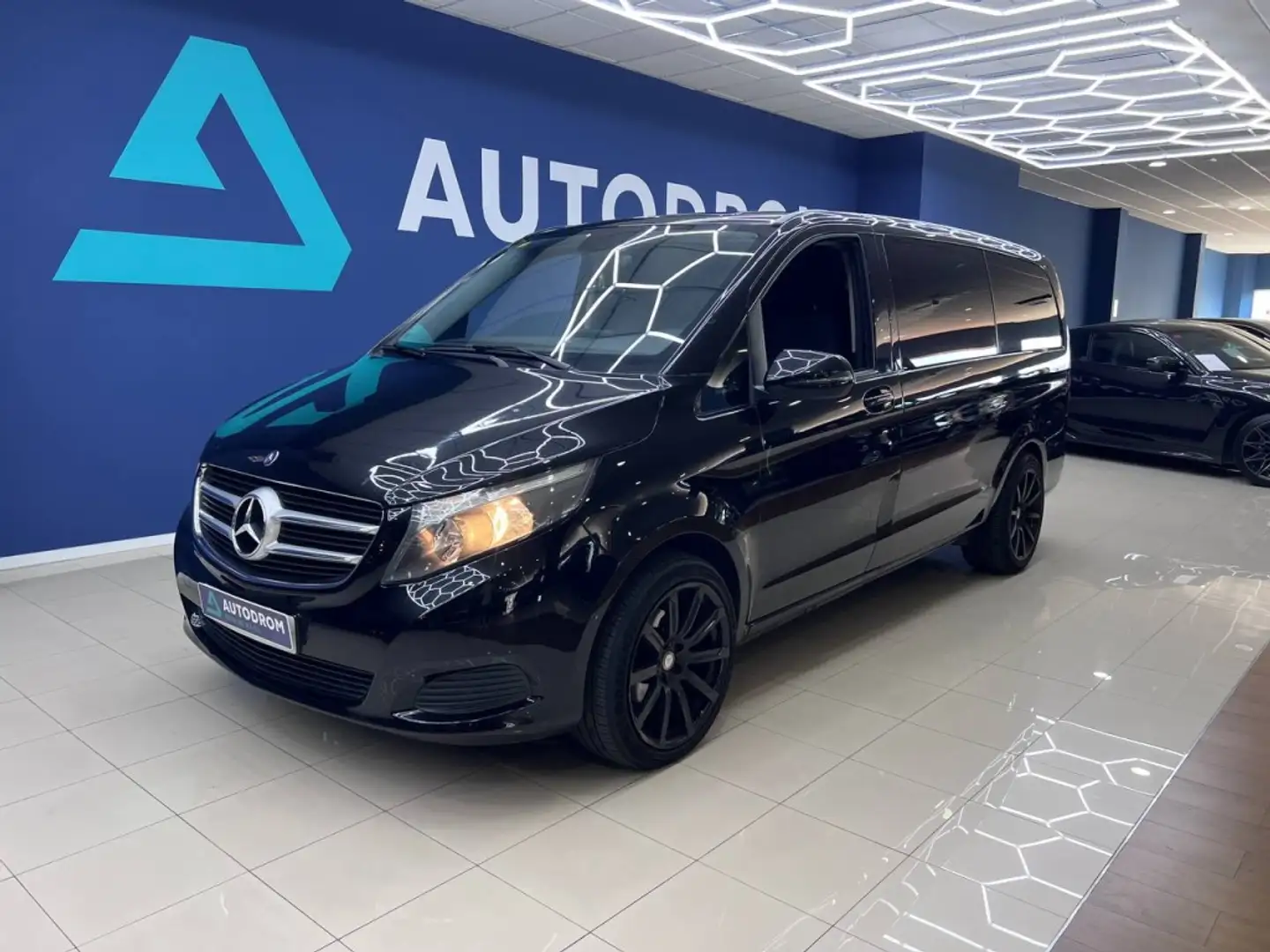 Mercedes-Benz V 220 220CDI Largo 7G Tronic Zwart - 1