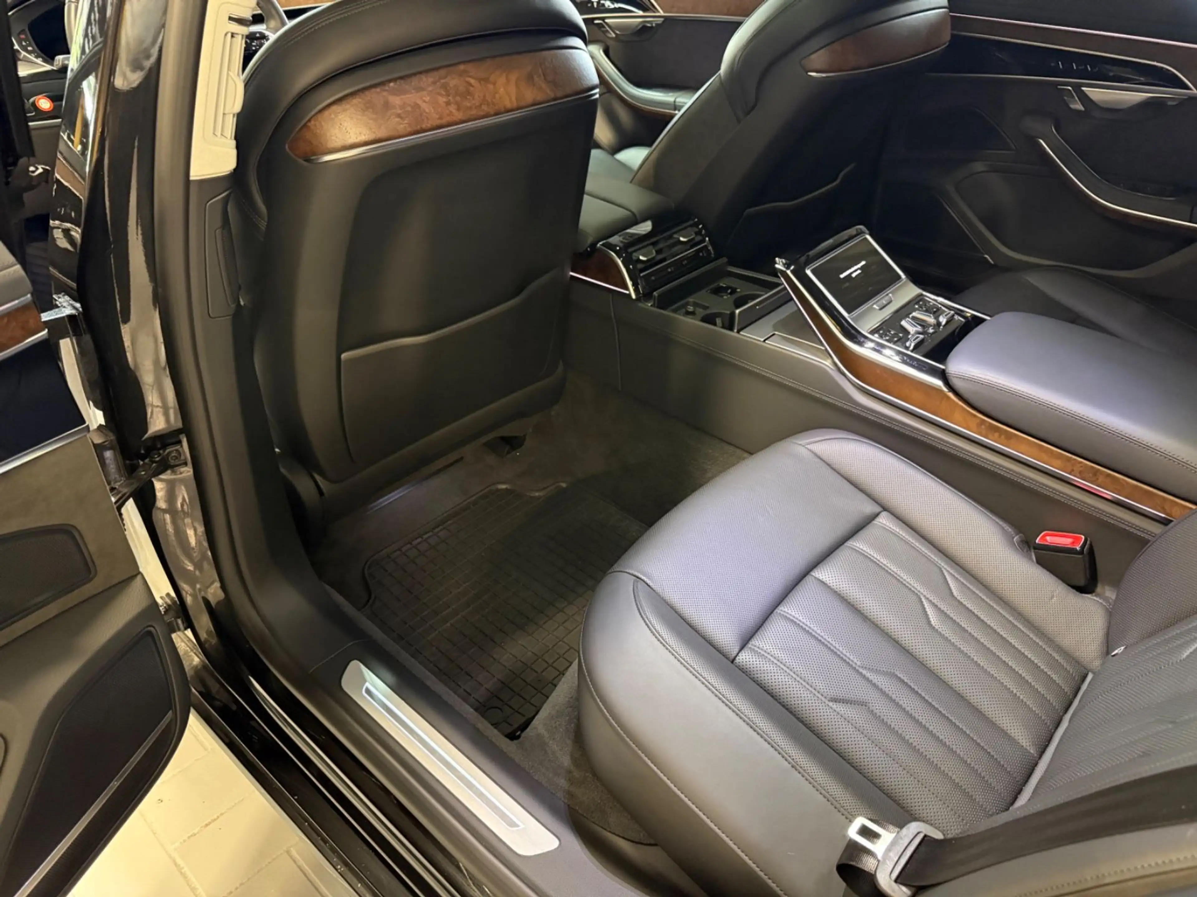 Audi A8 50 TDI Lang quattro PANO~HUD~B&O~MASSAGE~TV — photo 10
