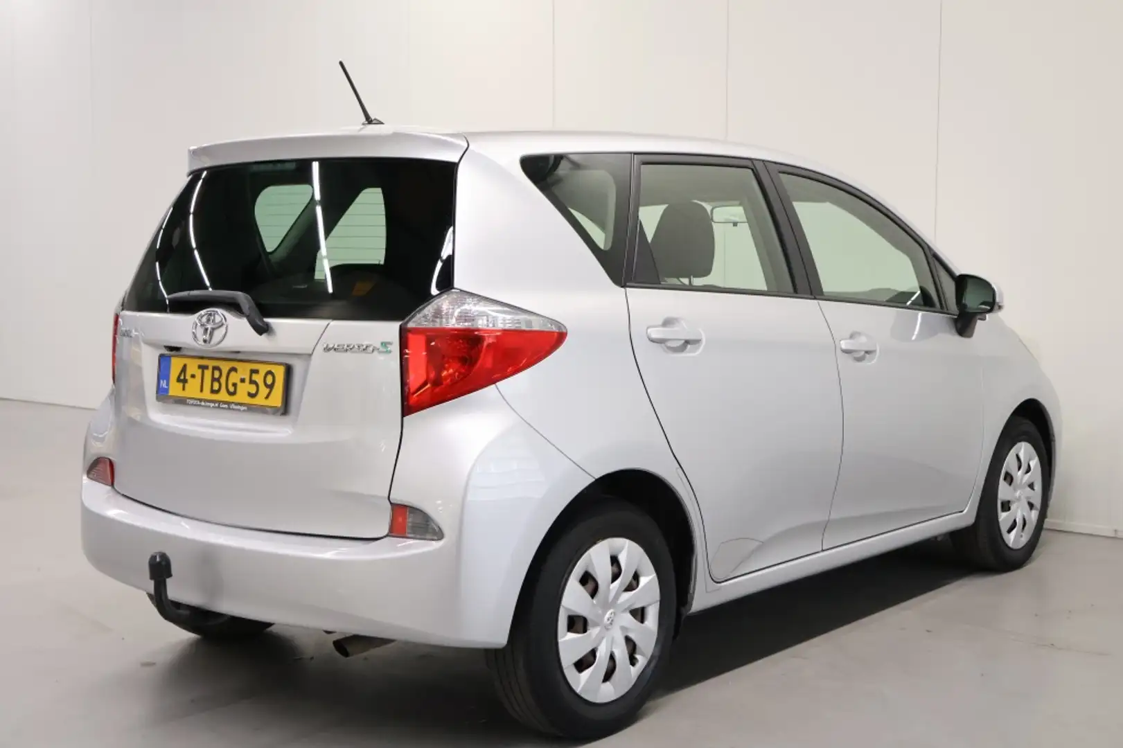 Toyota Verso-S 1.3 VVT-i Aspiration Gris - 2