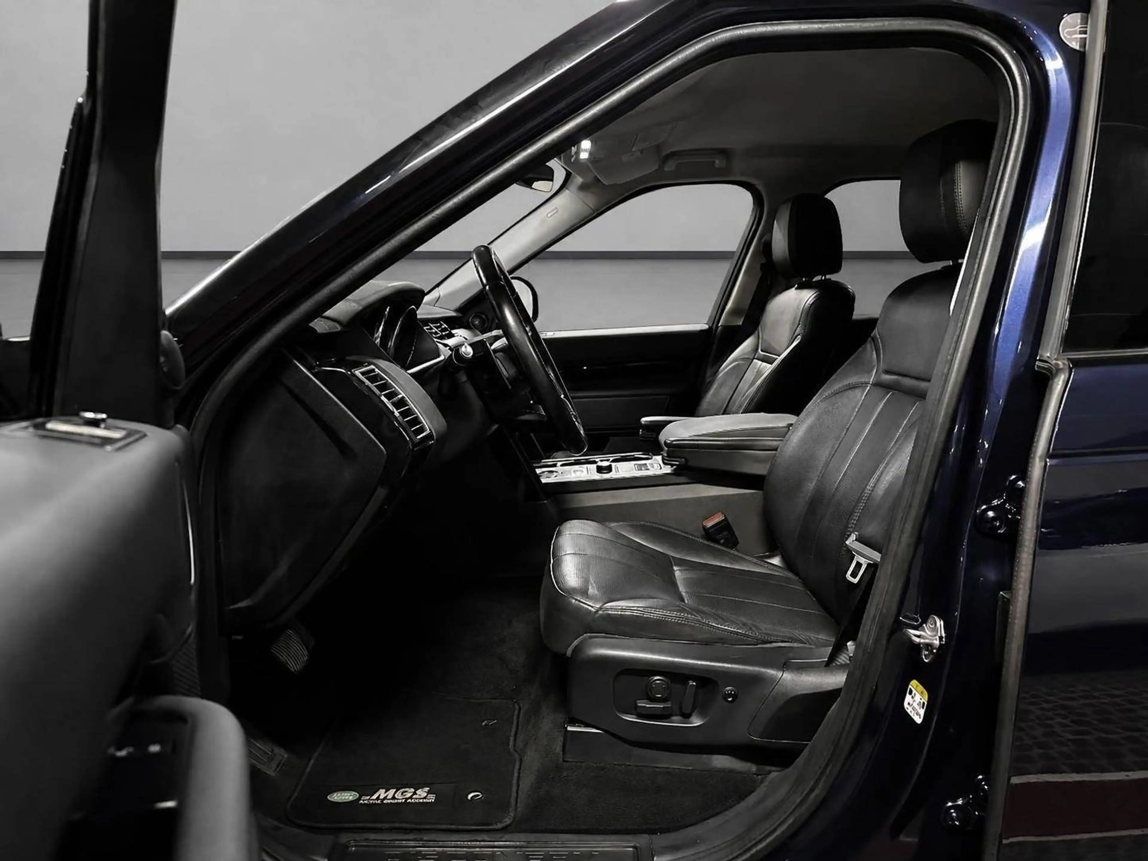 Land Rover Discovery SE SDV6 - 7Sitzer — photo 9