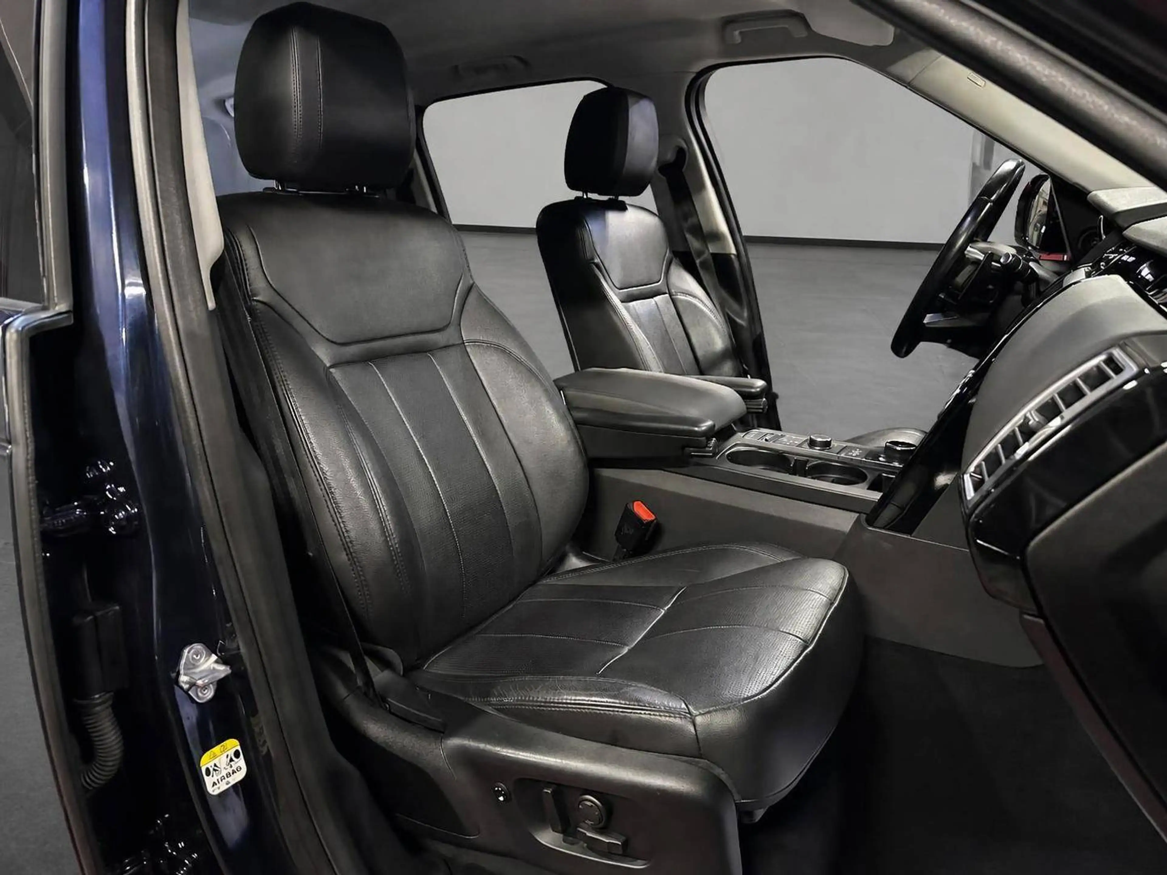Land Rover Discovery SE SDV6 - 7Sitzer — photo 14