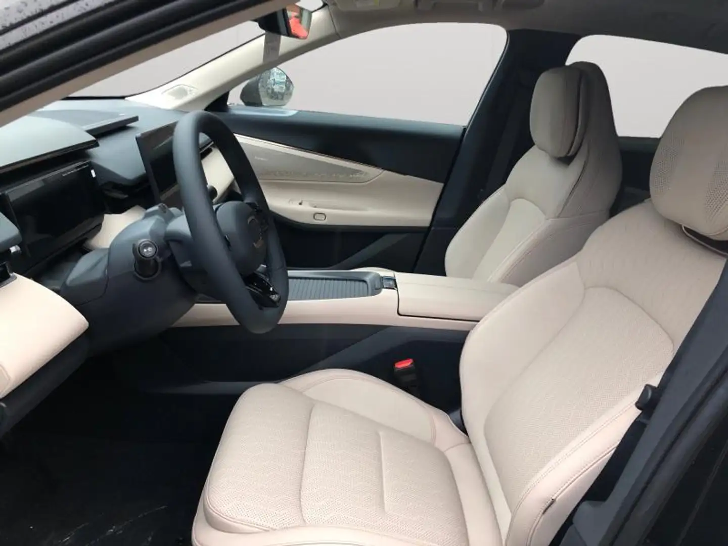 Lynk & Co 08 More Nero - 2