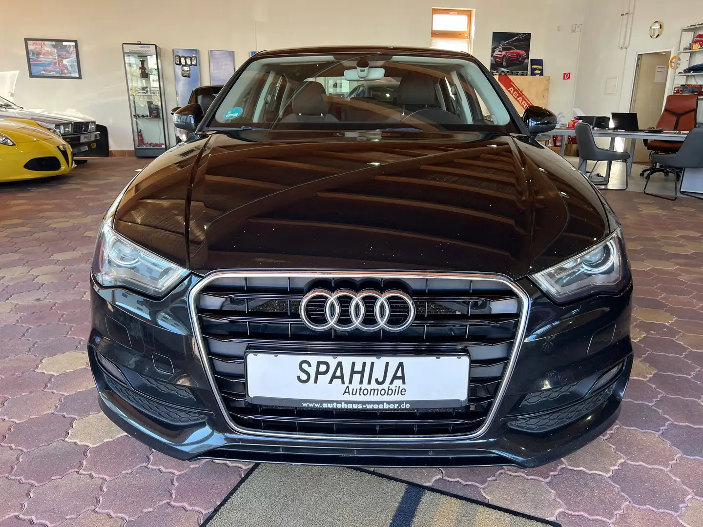 Audi A3 S-Line Actraction Zwart - 1