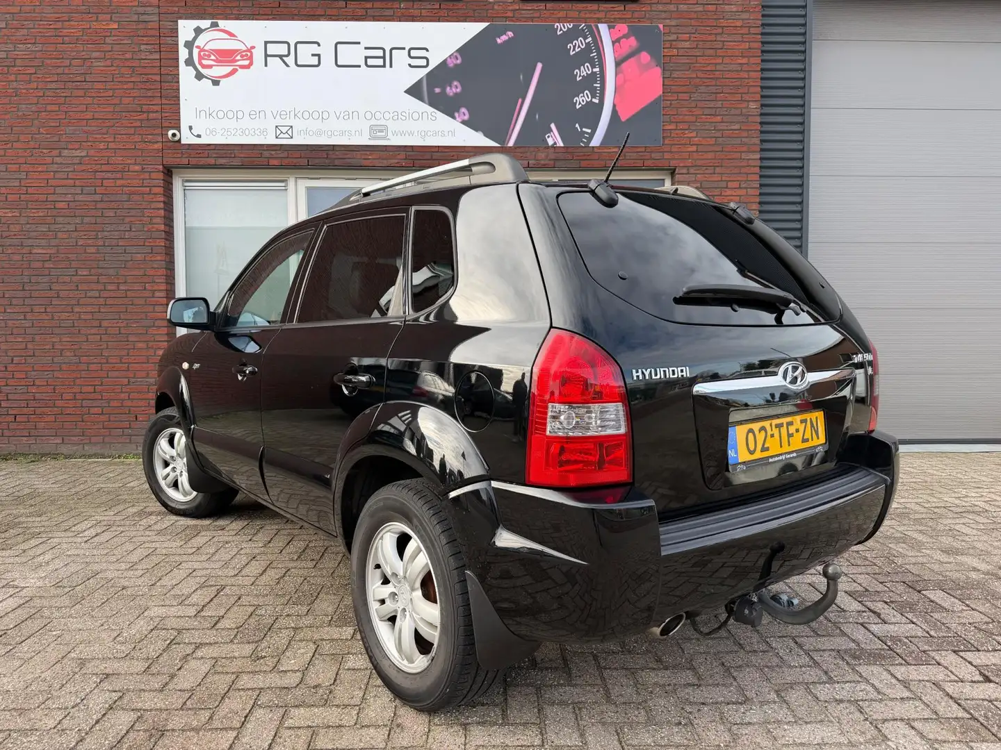 Hyundai TUCSON 2.7i V6 4WD Style / Navi / Leder / Cruise / AUT / Schwarz - 2