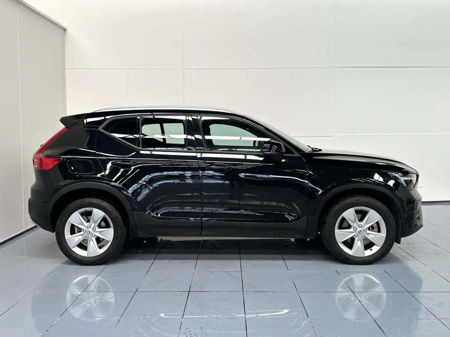 Volvo XC40 B3 Core Aut. Negro - 2
