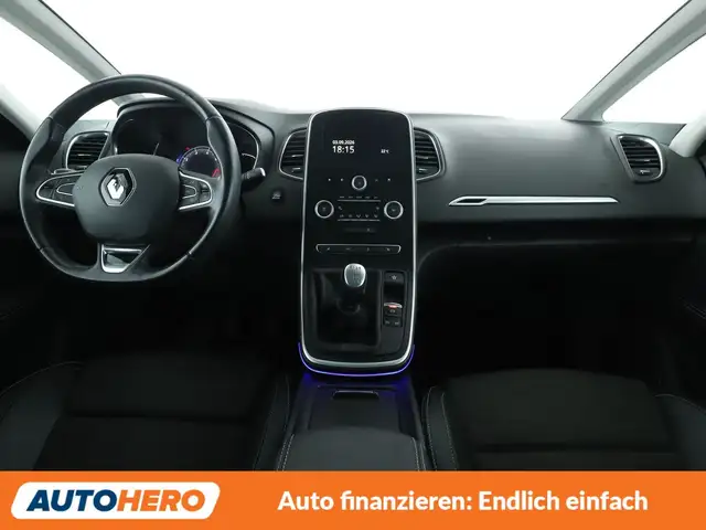 Renault Scenic view 12