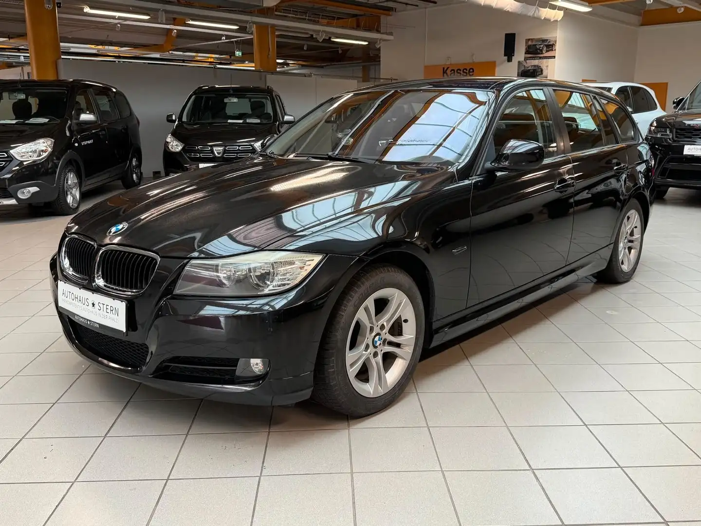 BMW 320 i Kombi|SHZ|AHK|AUX|PDC|Klima|Tempomat|Isofix Black - 2