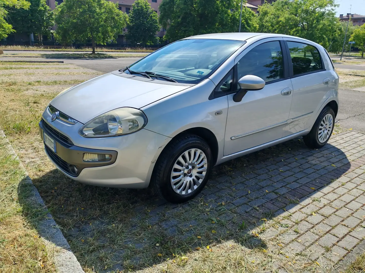 Fiat Punto Evo Punto Evo 2009 5p 1.4 natural power Active 70cv Ezüst - 1