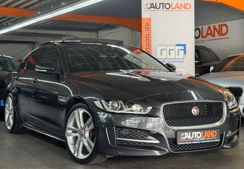 Jaguar XE R-Sport*AUTOM.*LED*KAMERA*LEDER*PANO*SHZG*PDC