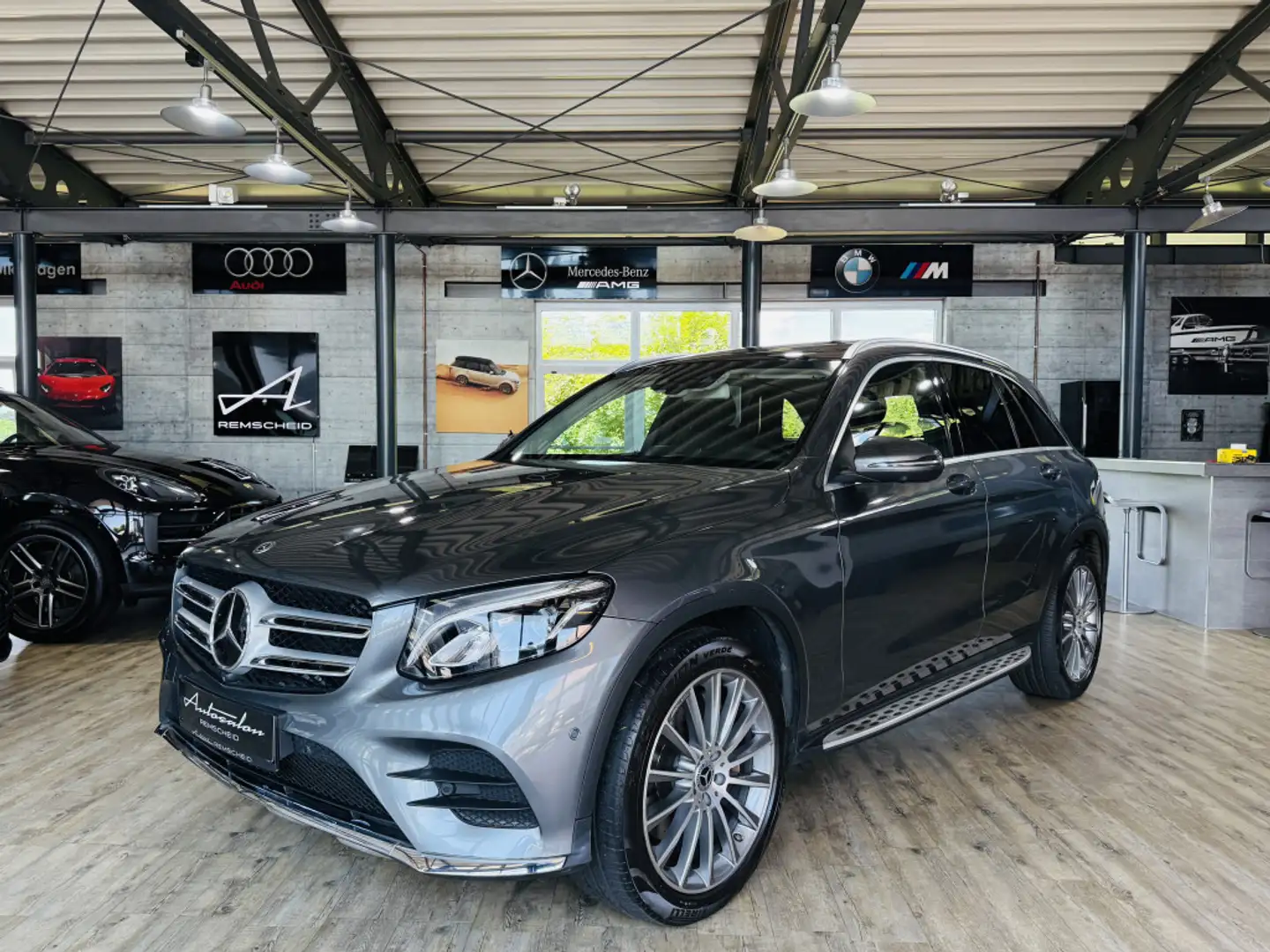Mercedes-Benz GLC 250 4Matic AMG Line*PANO*LED*360°KAM*BURMEST Grau - 1