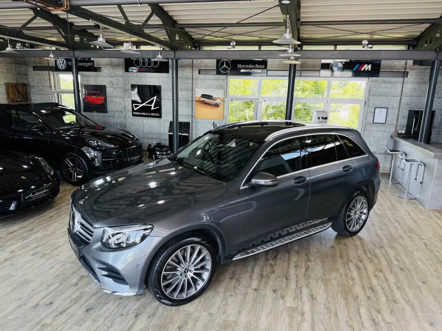 Mercedes-Benz GLC 250 4Matic AMG Line*PANO*LED*360°KAM*BURMEST Grau - 2