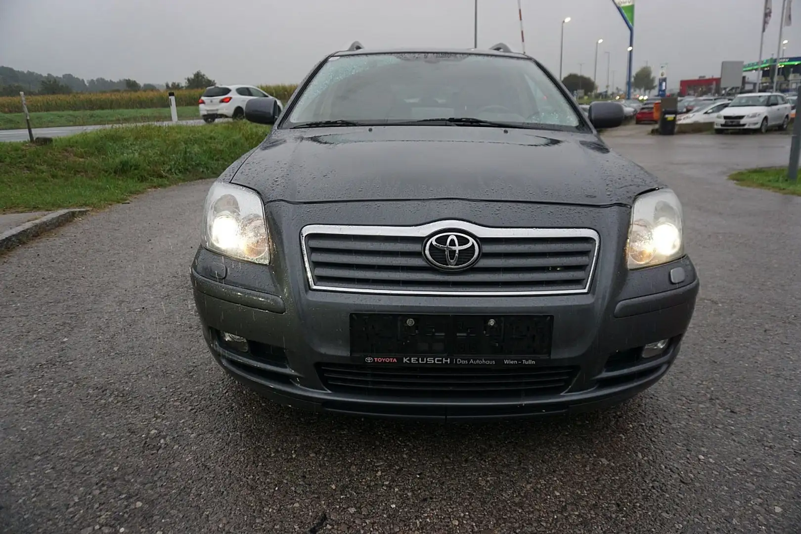 Toyota Avensis 2,2 D-CAT Linea Sol Grau - 1