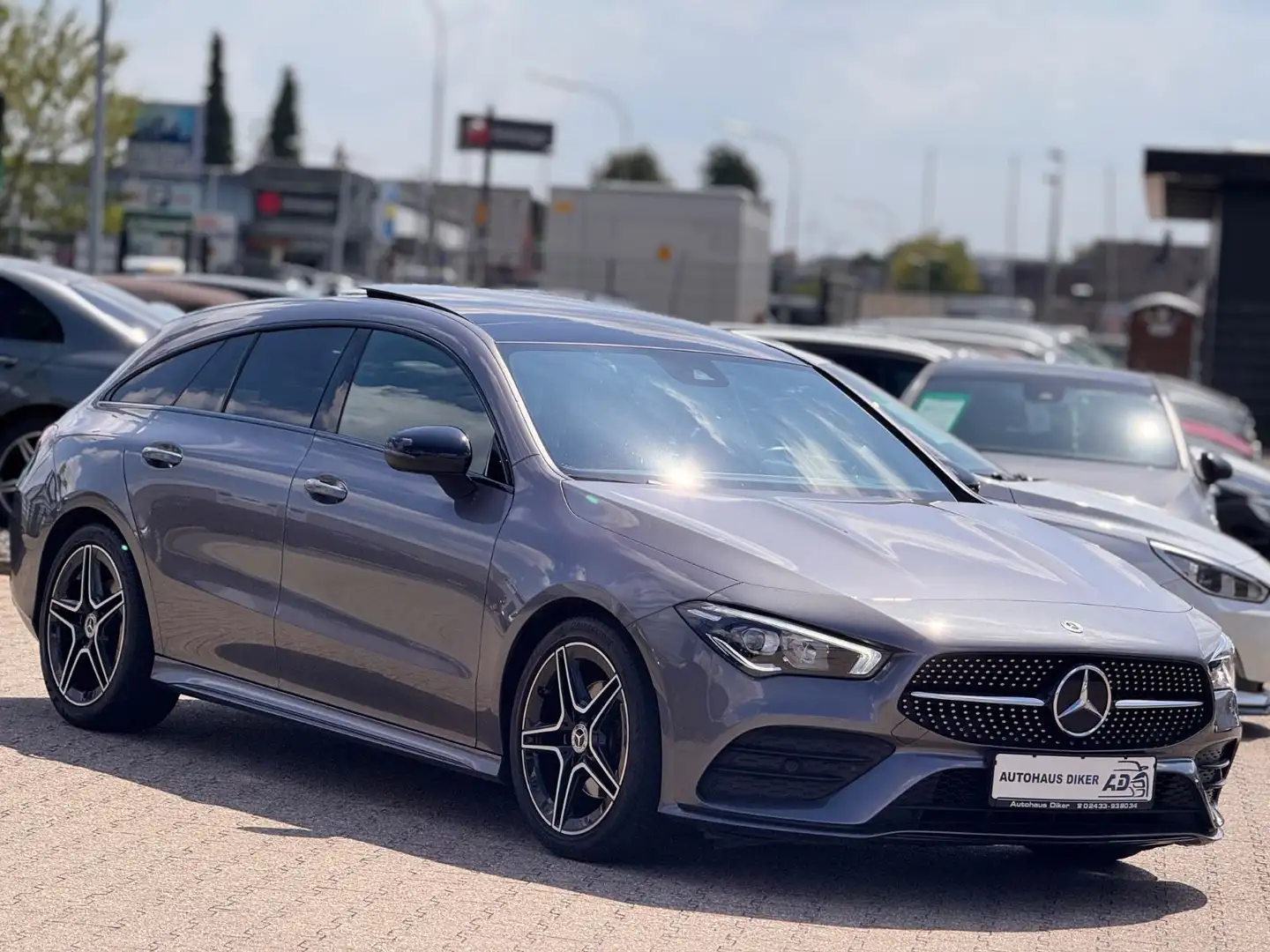 Mercedes-Benz CLA 200 AMG Line Night Paket Gris - 2