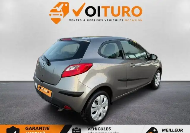 Mazda Mazda2 view 3