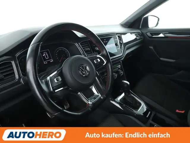 Volkswagen T-Roc view 11
