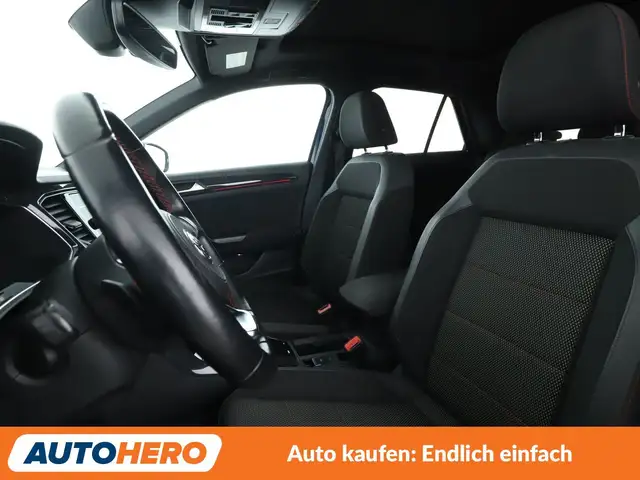 Volkswagen T-Roc view 10