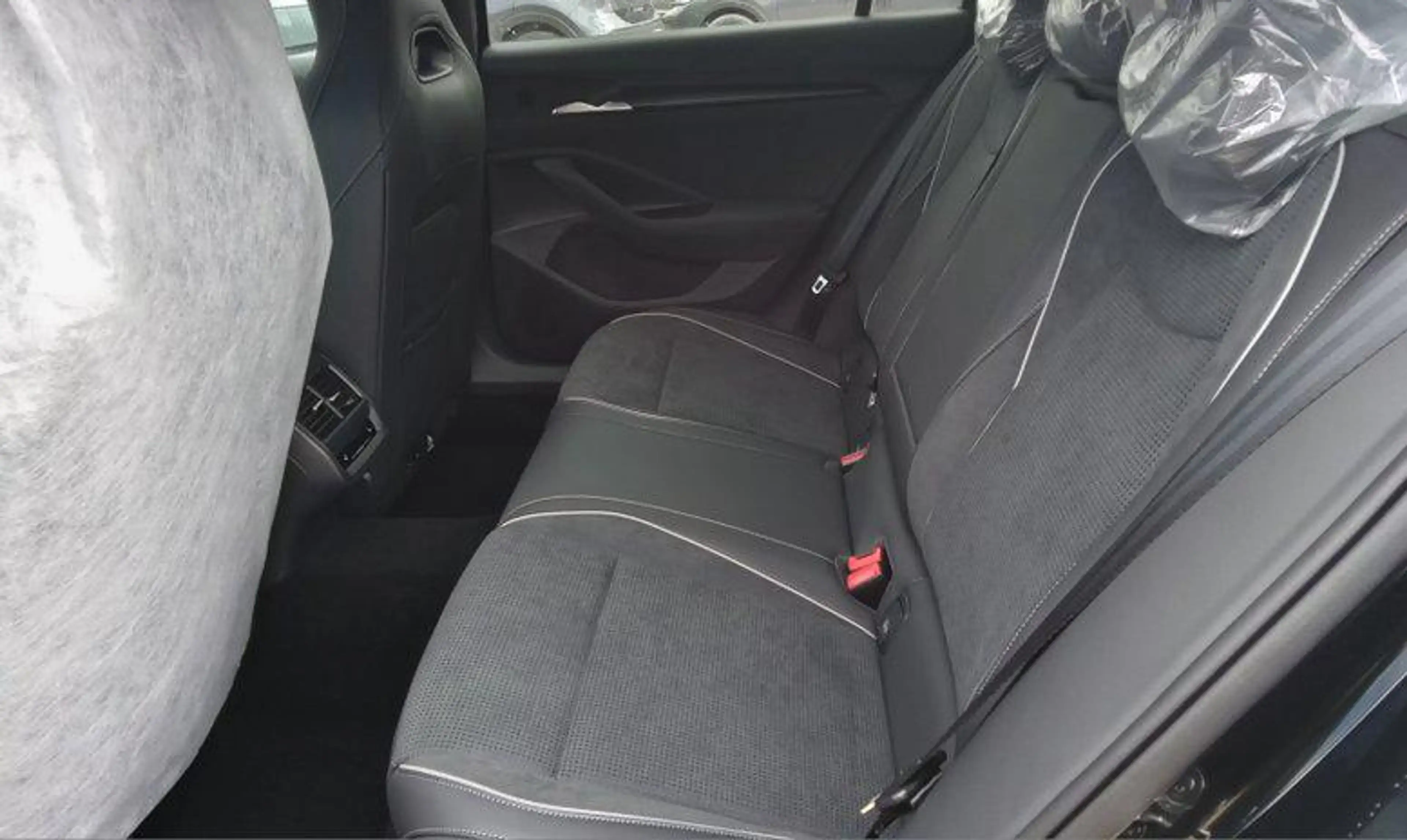 Skoda Superb Combi Sportline 2.0 TDI 7-Gang-DSG 4x4 142 kW (... — photo 6