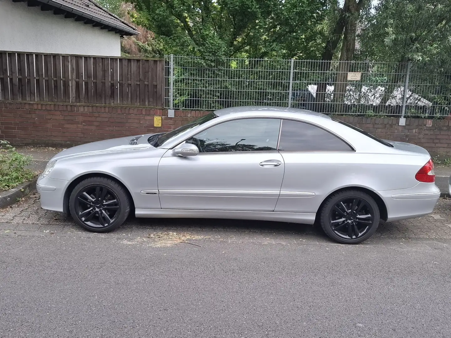 Mercedes-Benz CLK 220 Coupe CDI Automatik Avantgarde Silber - 2