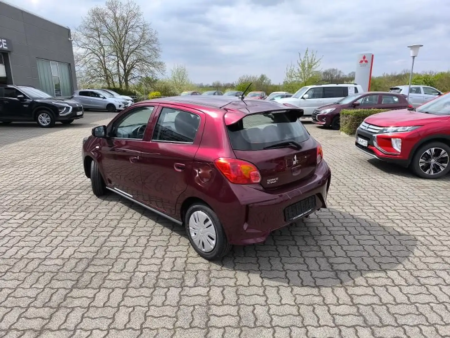 Mitsubishi Space Star Select 1.2 MIVEC 5-Gang Rosso - 2