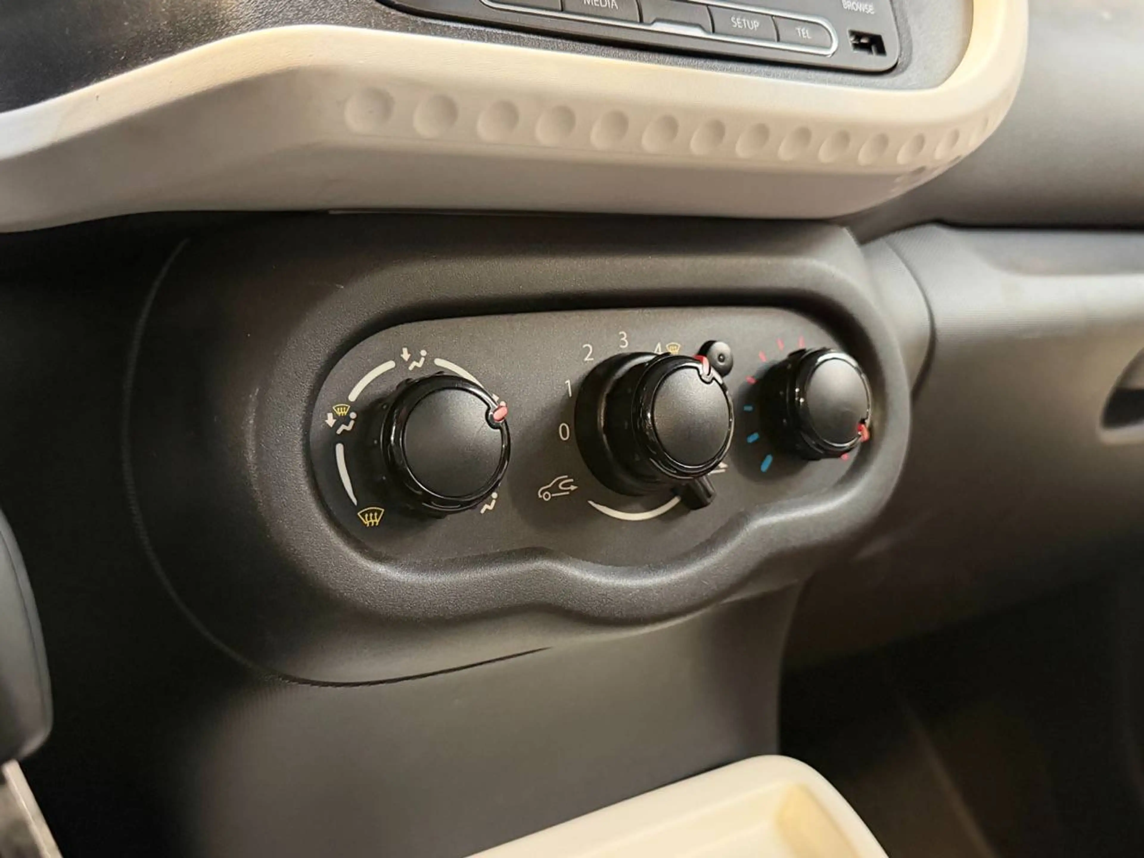 Renault Twingo Twingo 1.0i SCe — photo 13