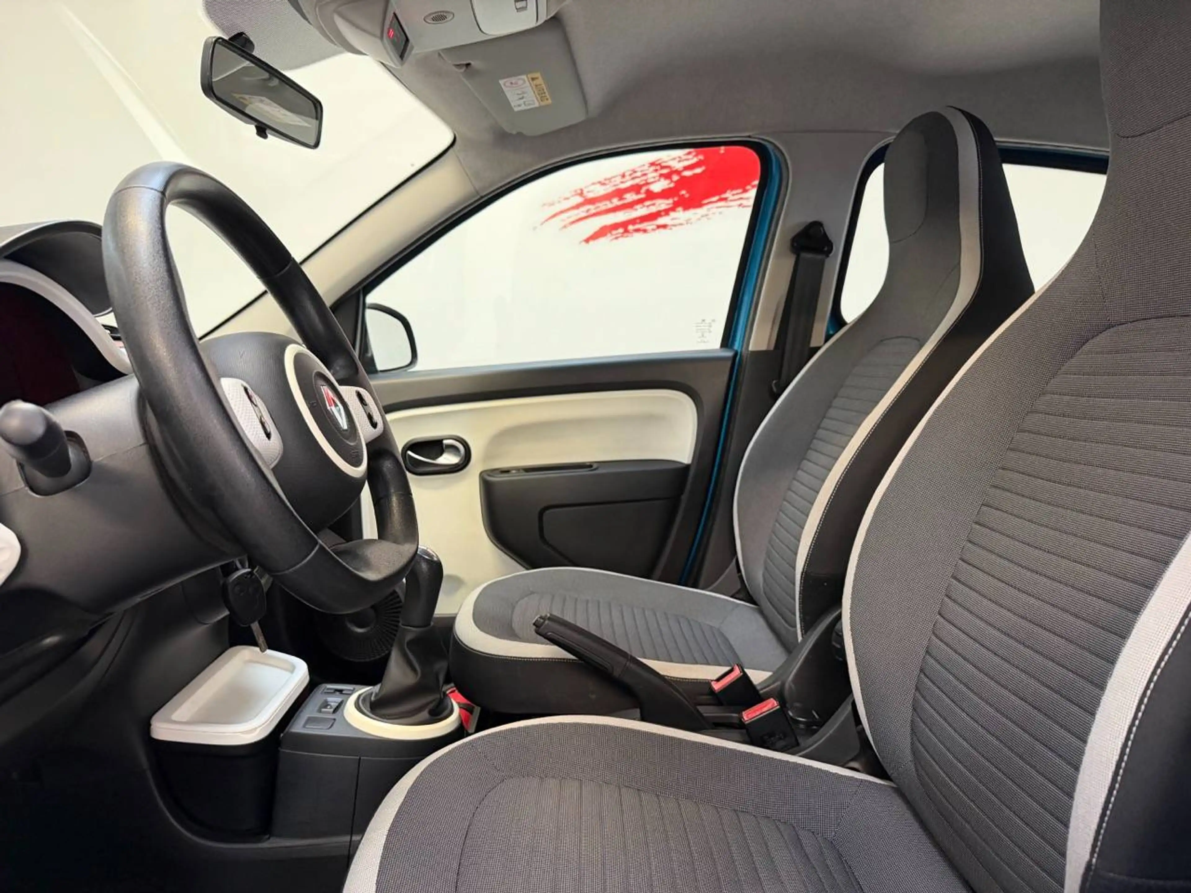 Renault Twingo Twingo 1.0i SCe — photo 8