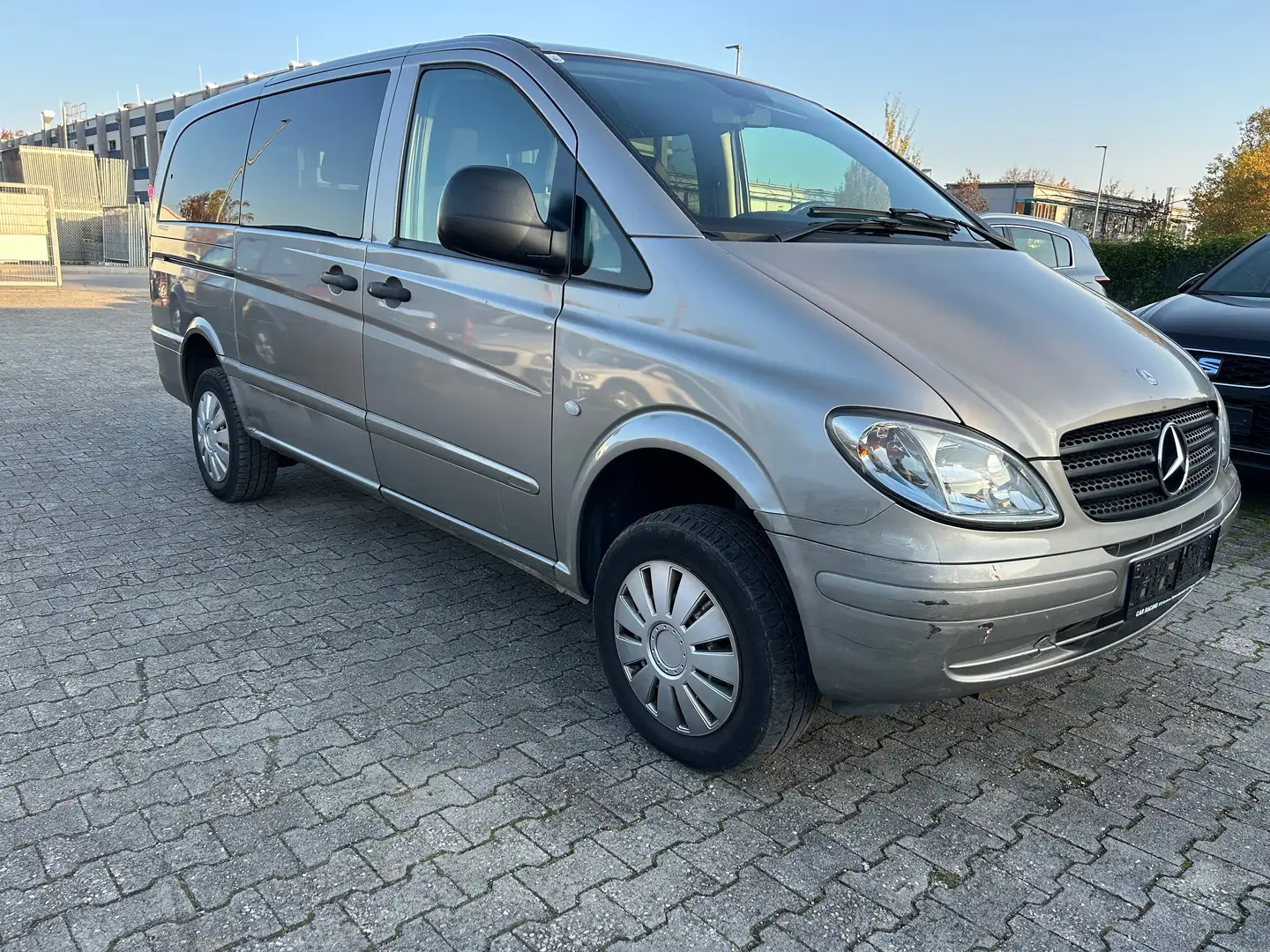 Mercedes-Benz Vito 111 CDI 4MATIC Kompakt DPF Aut. Brun - 2