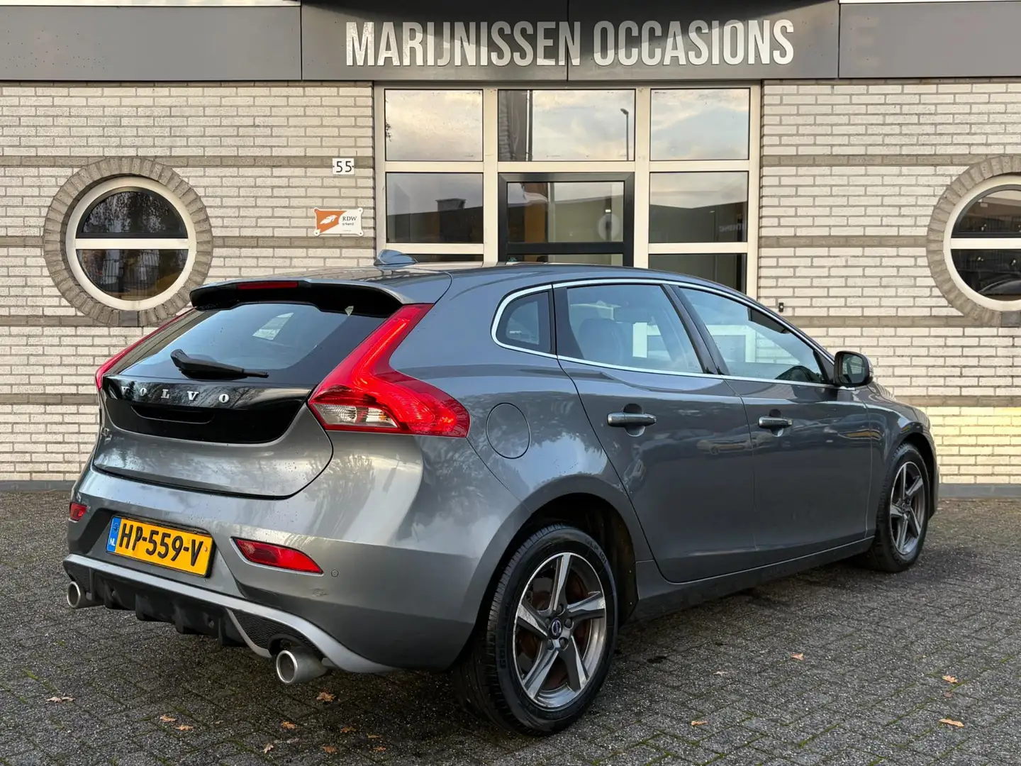 Volvo V40 2.0 D2 R-Design Business |Navi,Stoelvw,AC,Cruise| Grijs - 2