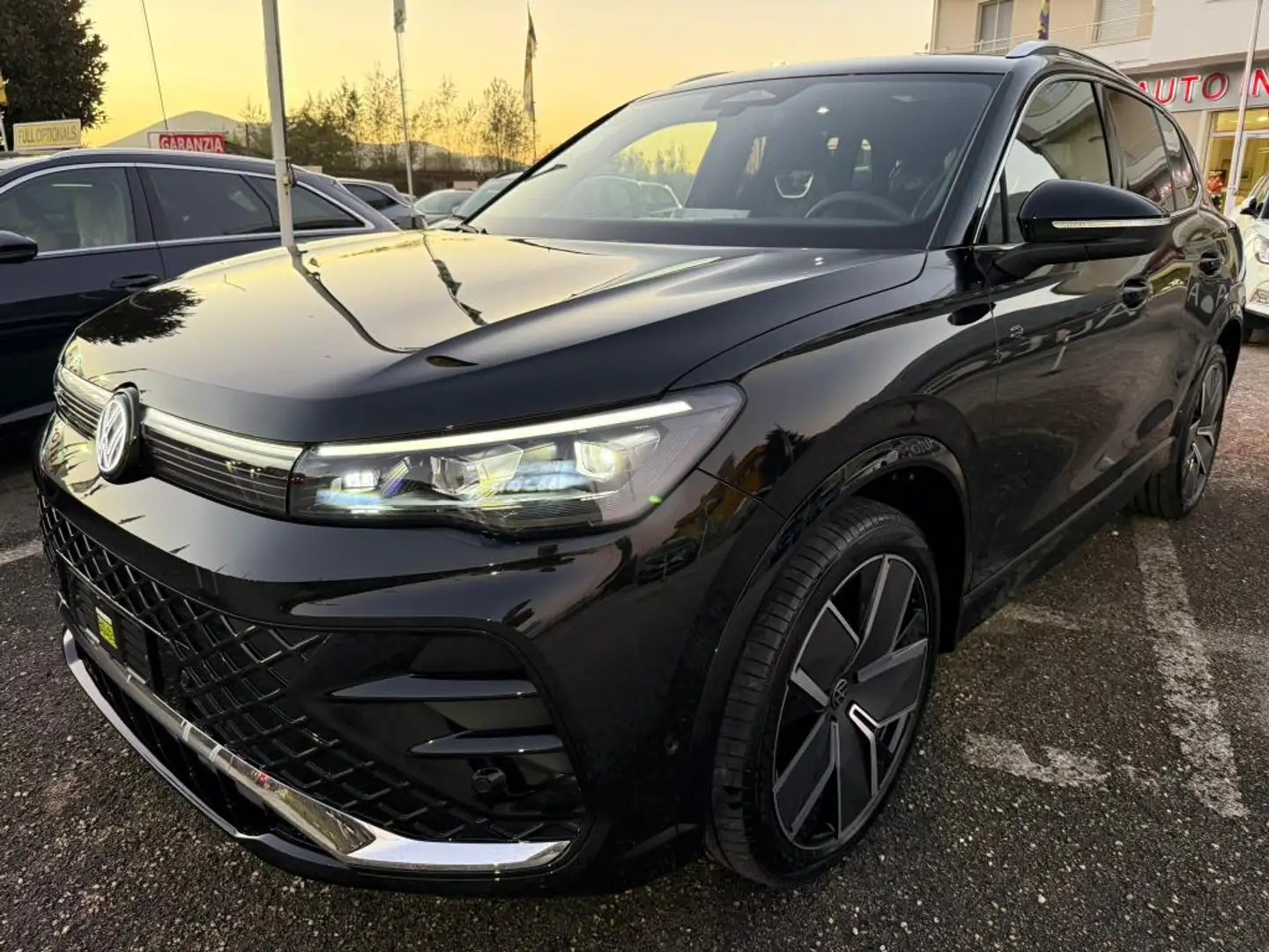 Volkswagen Tiguan 2.0 tdi R-Line Plus 150cv dsg Schwarz - 1