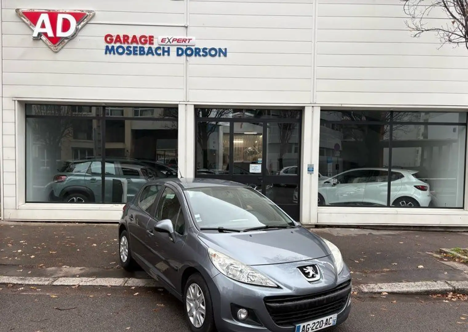 Peugeot 207 207+ 1.4 Hdi 70 cv Clim très bon état Gris - 1