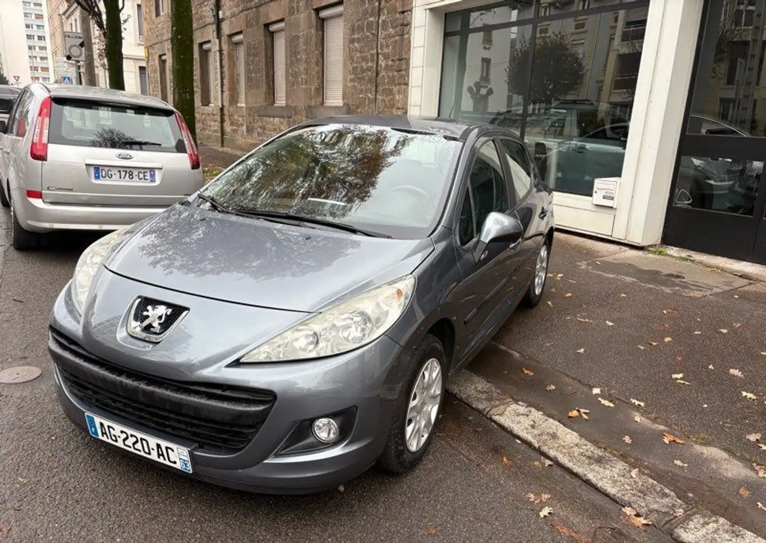 Peugeot 207 207+ 1.4 Hdi 70 cv Clim très bon état Gris - 2