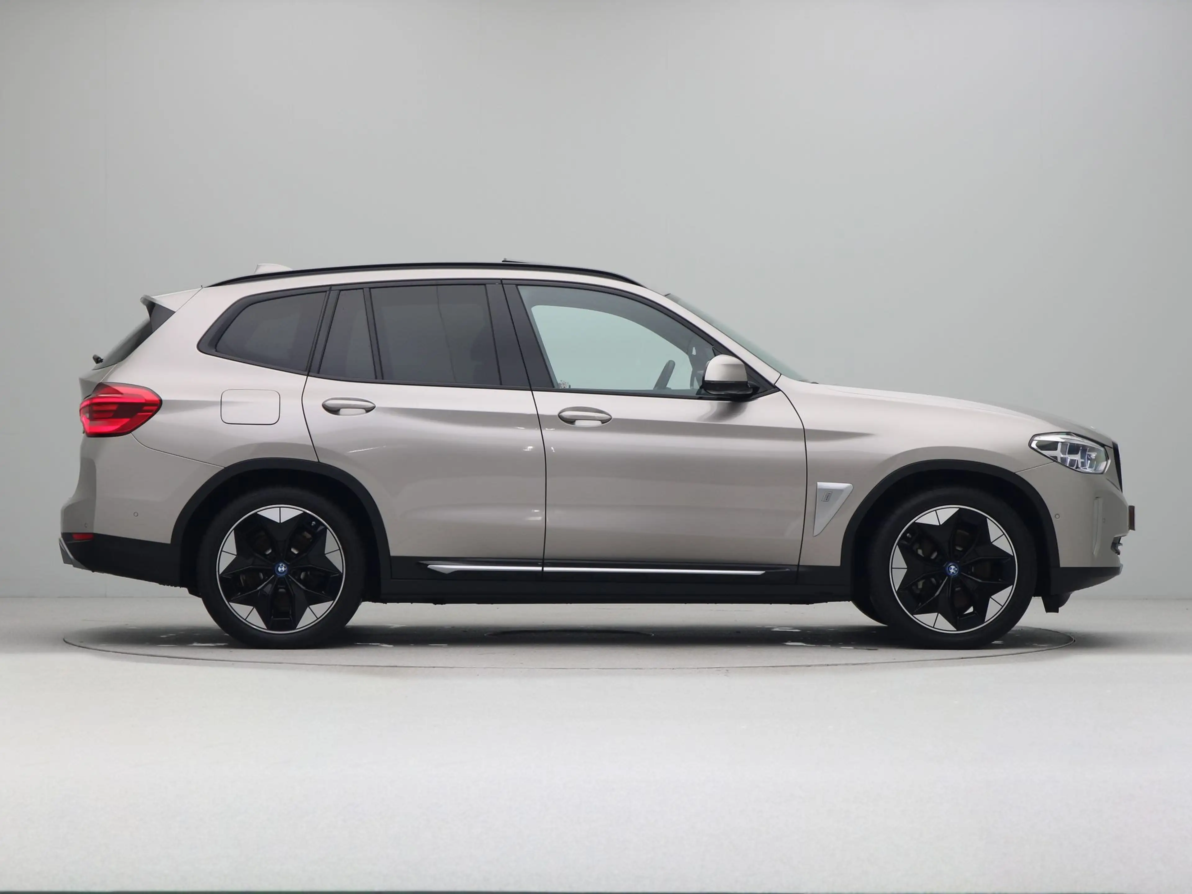 BMW iX3 High Executive 80 kWh — photo 7