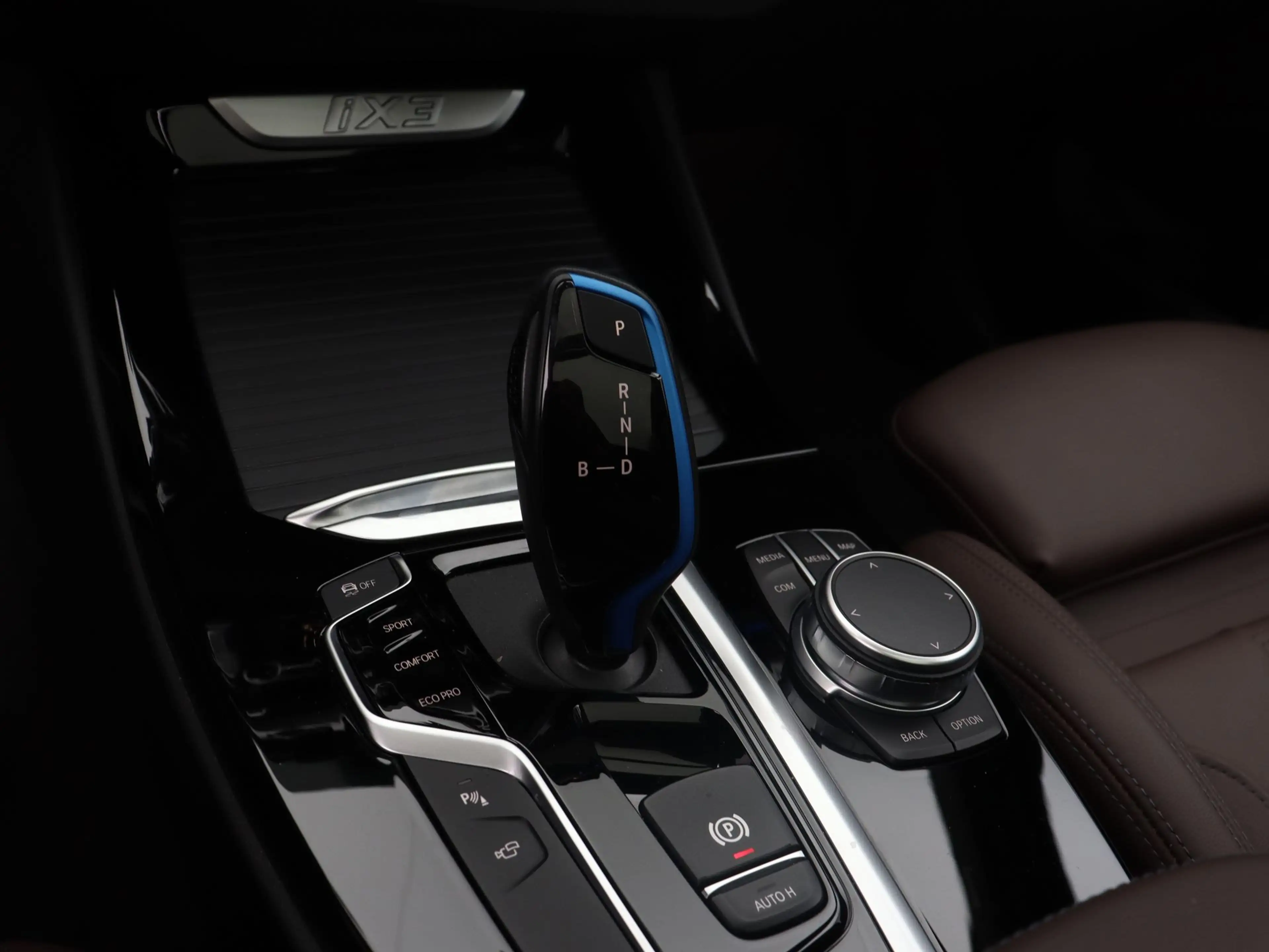 BMW iX3 High Executive 80 kWh — photo 15