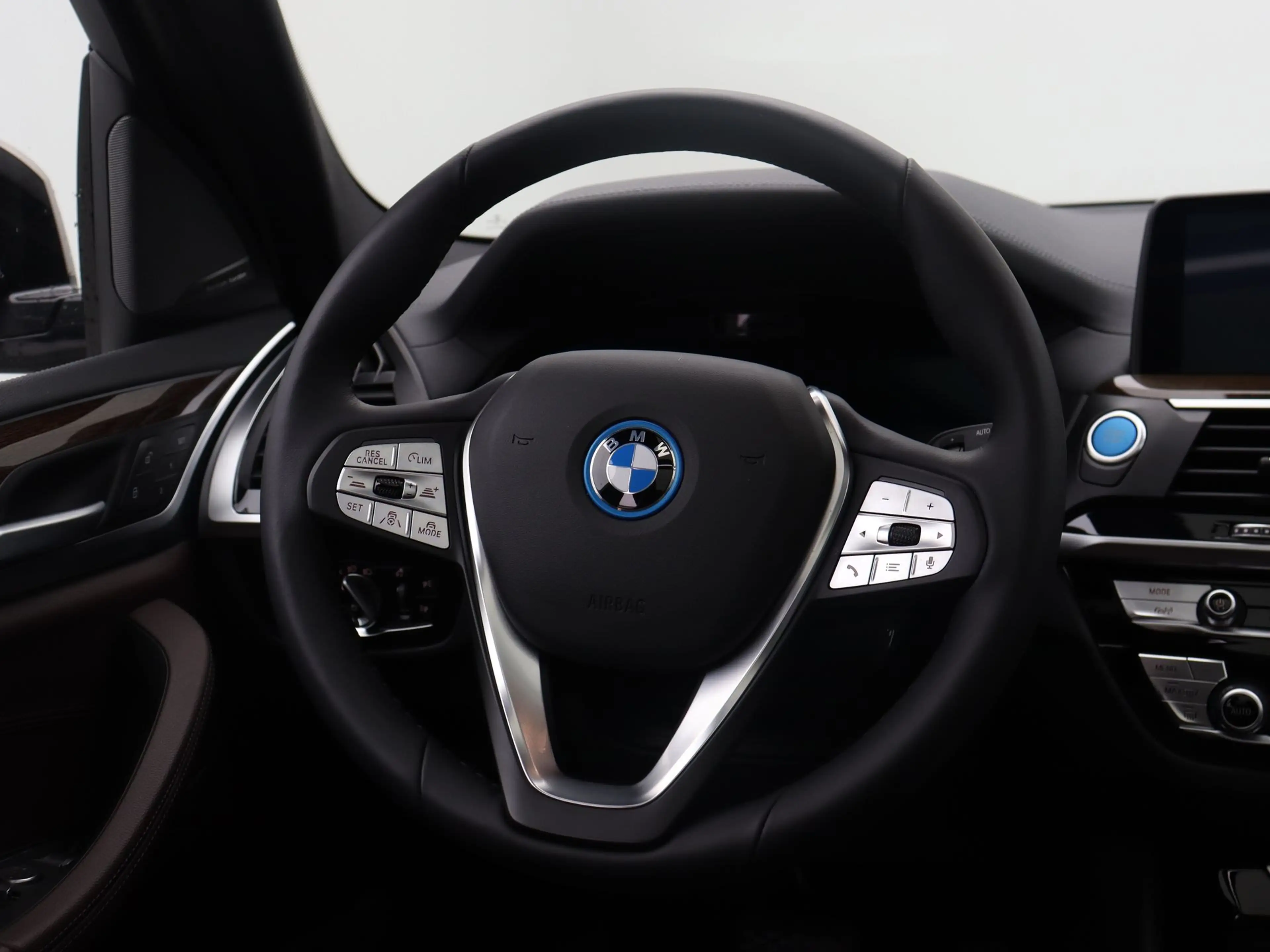 BMW iX3 High Executive 80 kWh — photo 2
