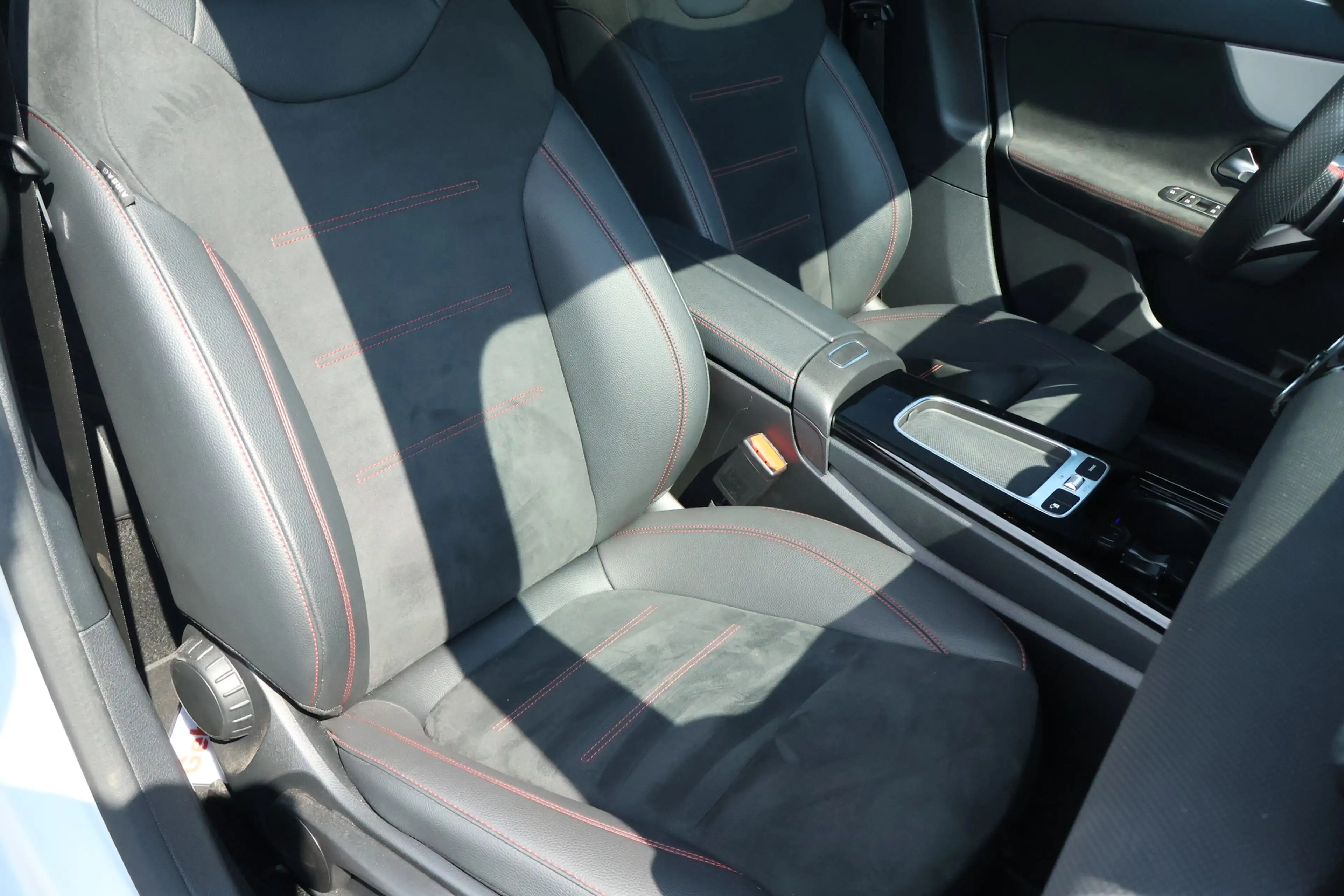 Mercedes-Benz A 180 A180 AMG Line — photo 15