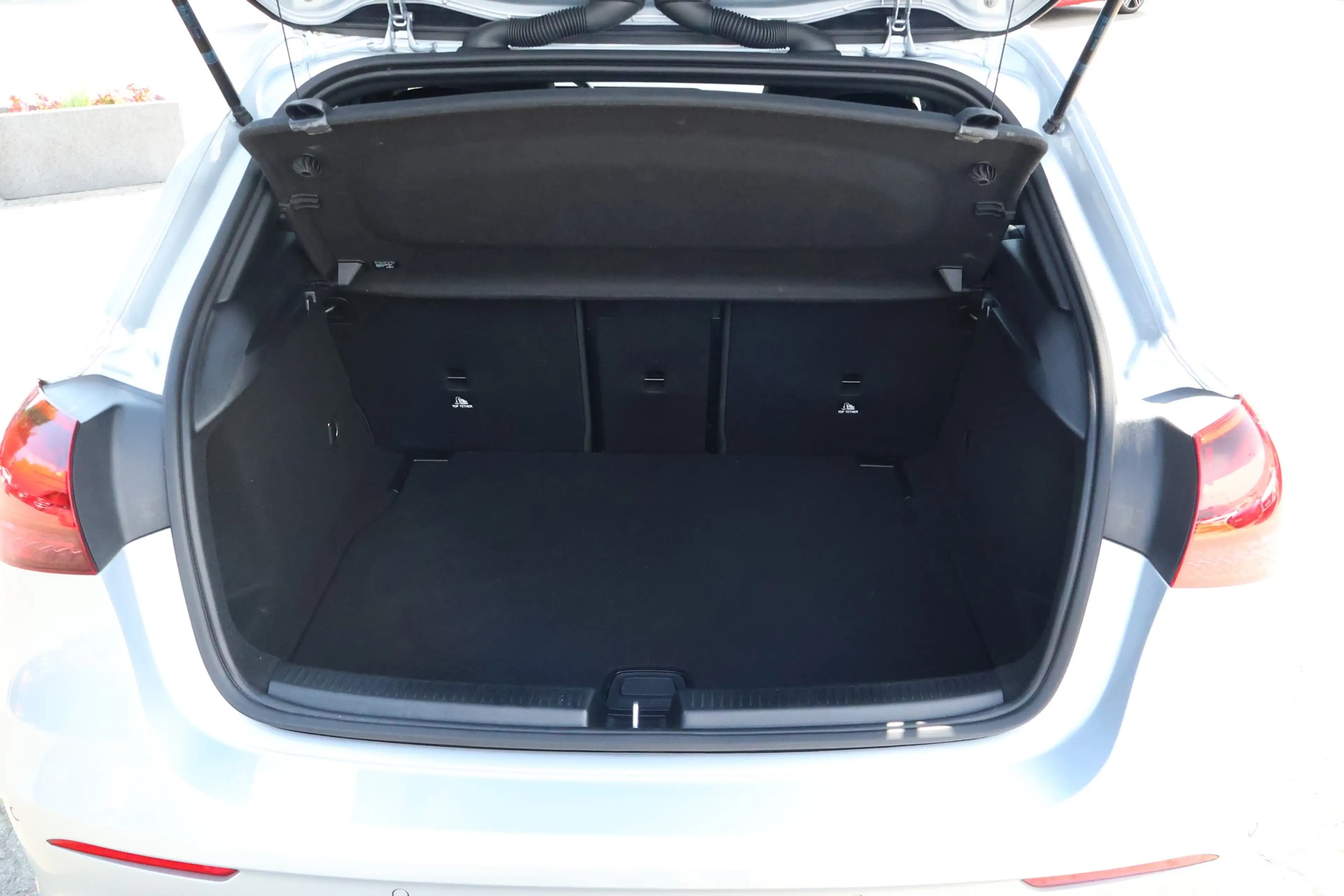 Mercedes-Benz A 180 A180 AMG Line — photo 16