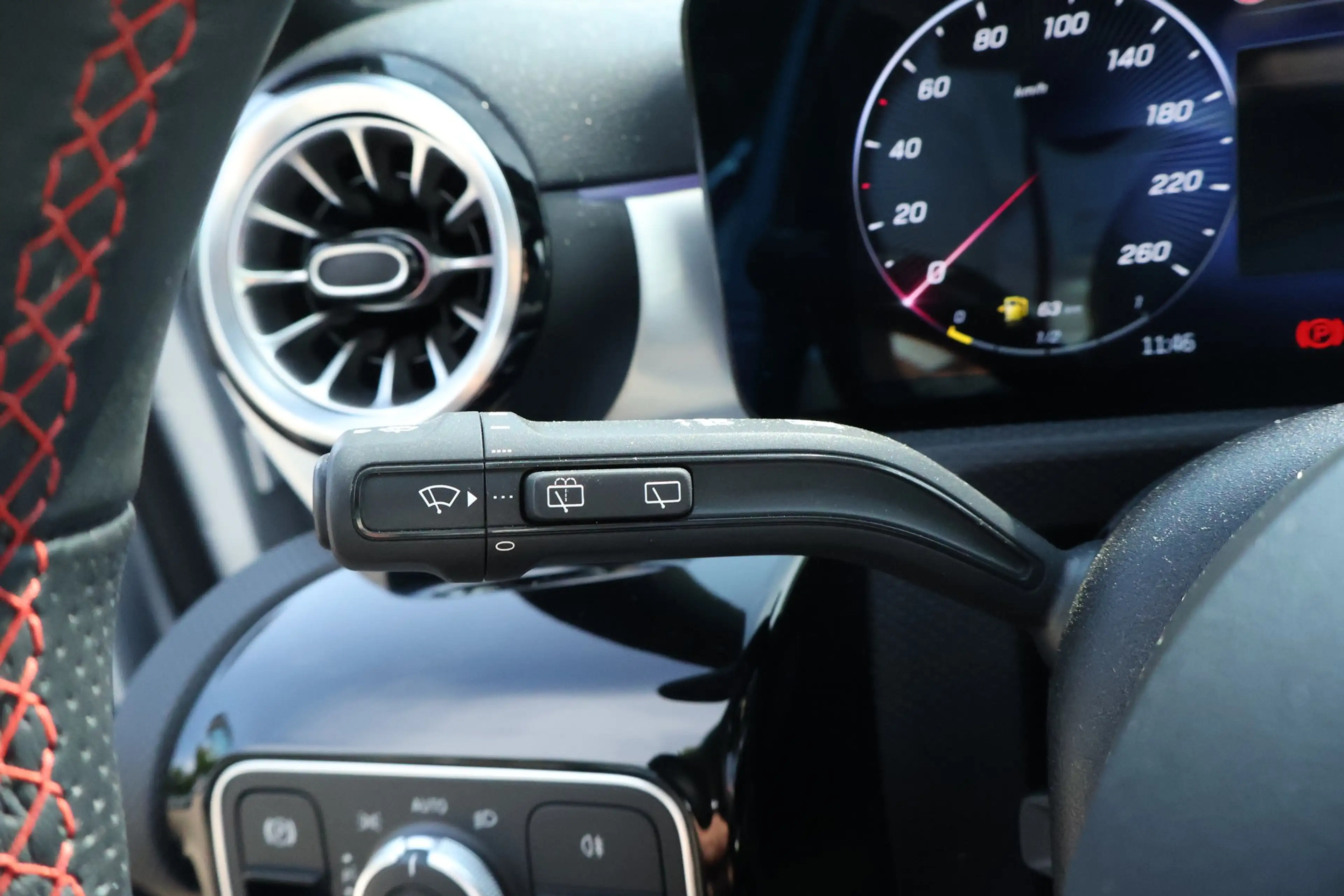 Mercedes-Benz A 180 A180 AMG Line — photo 25