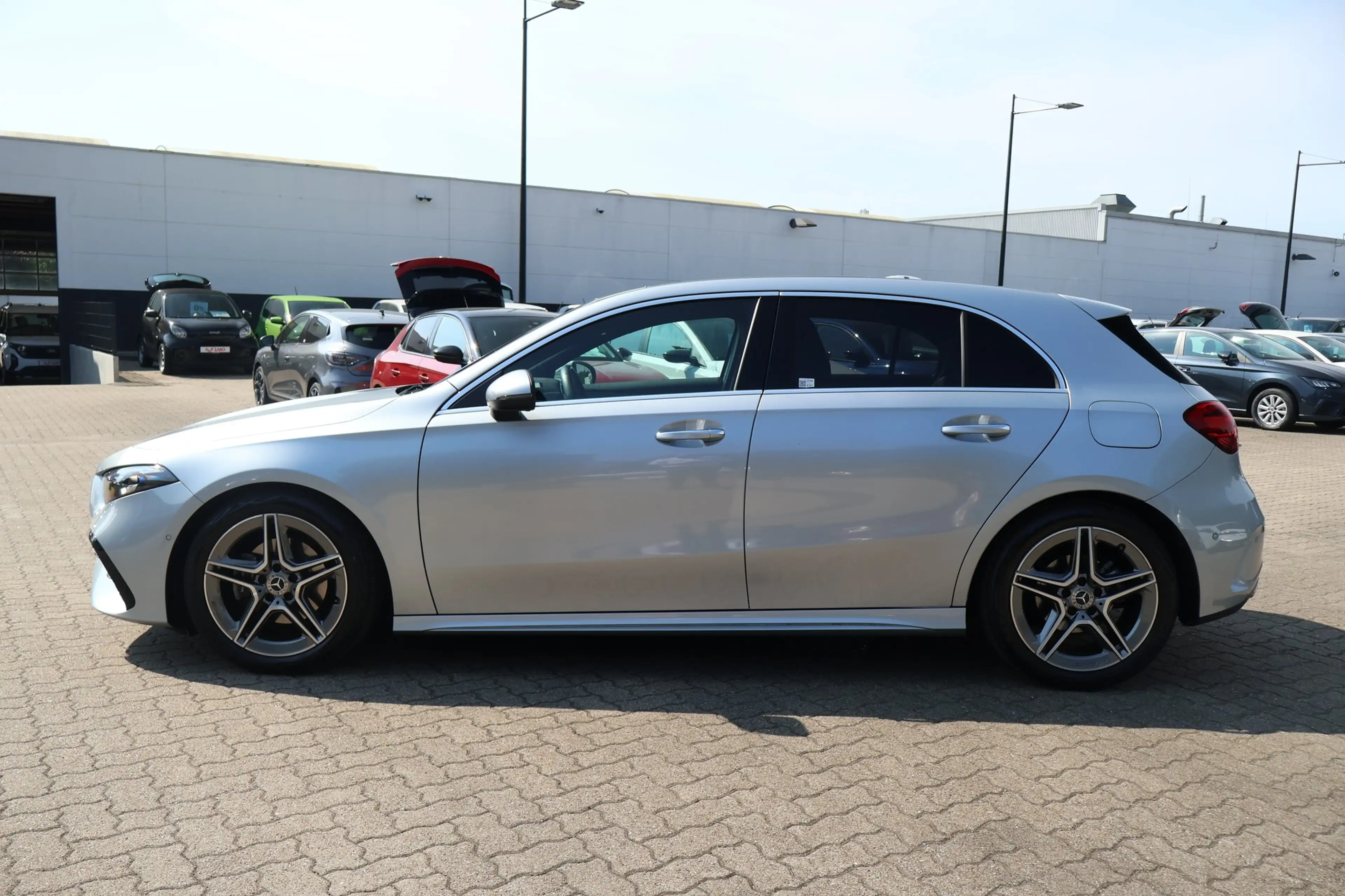 Mercedes-Benz A 180 A180 AMG Line — photo 3